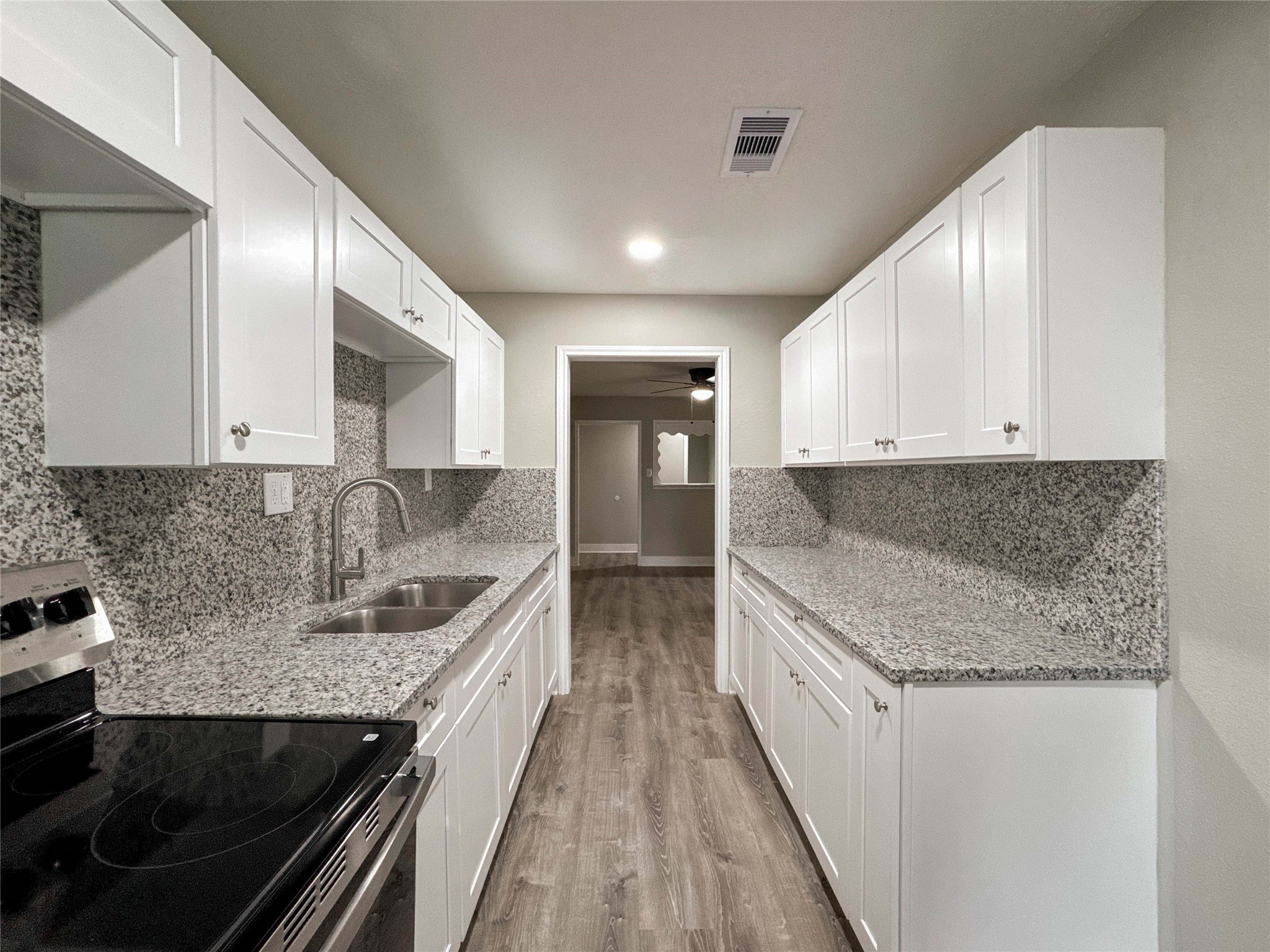 121 Lake Road, La Marque, TX 77568