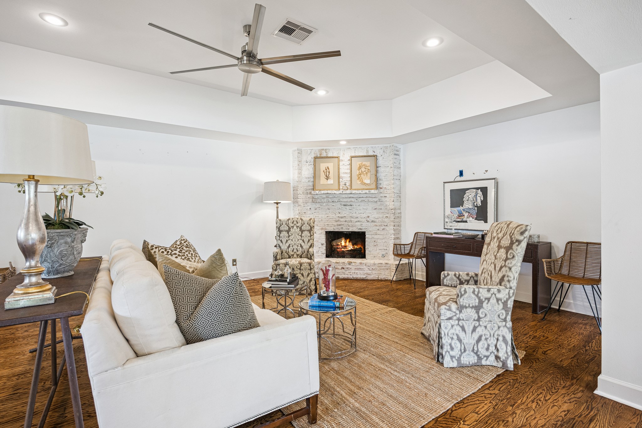 living room's connected, entertainer-friendly
layout. This living area be a place to enjoy and
relax with family and friends.