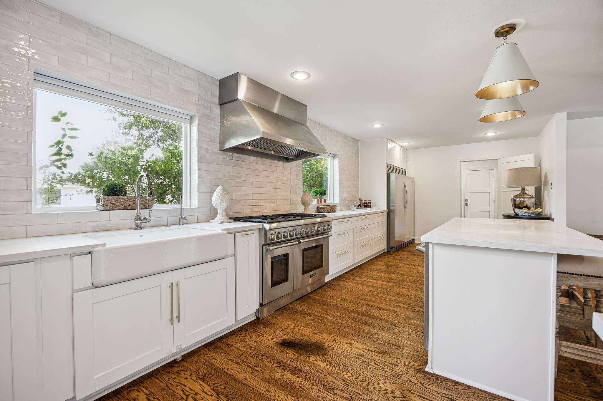 (25x10) The kitchen island opens directly into the living room, underscoring the home's effortless indoor flow. This connectivity makes the space equally suited to quiet mornings and lively gatherings.