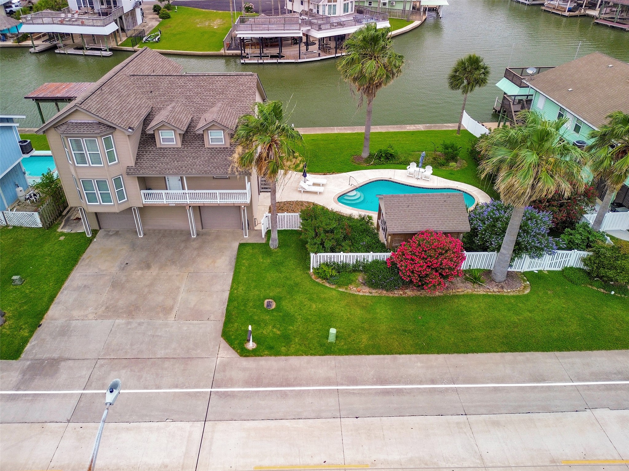 1302 Tiki Drive, Tiki Island, TX 77554