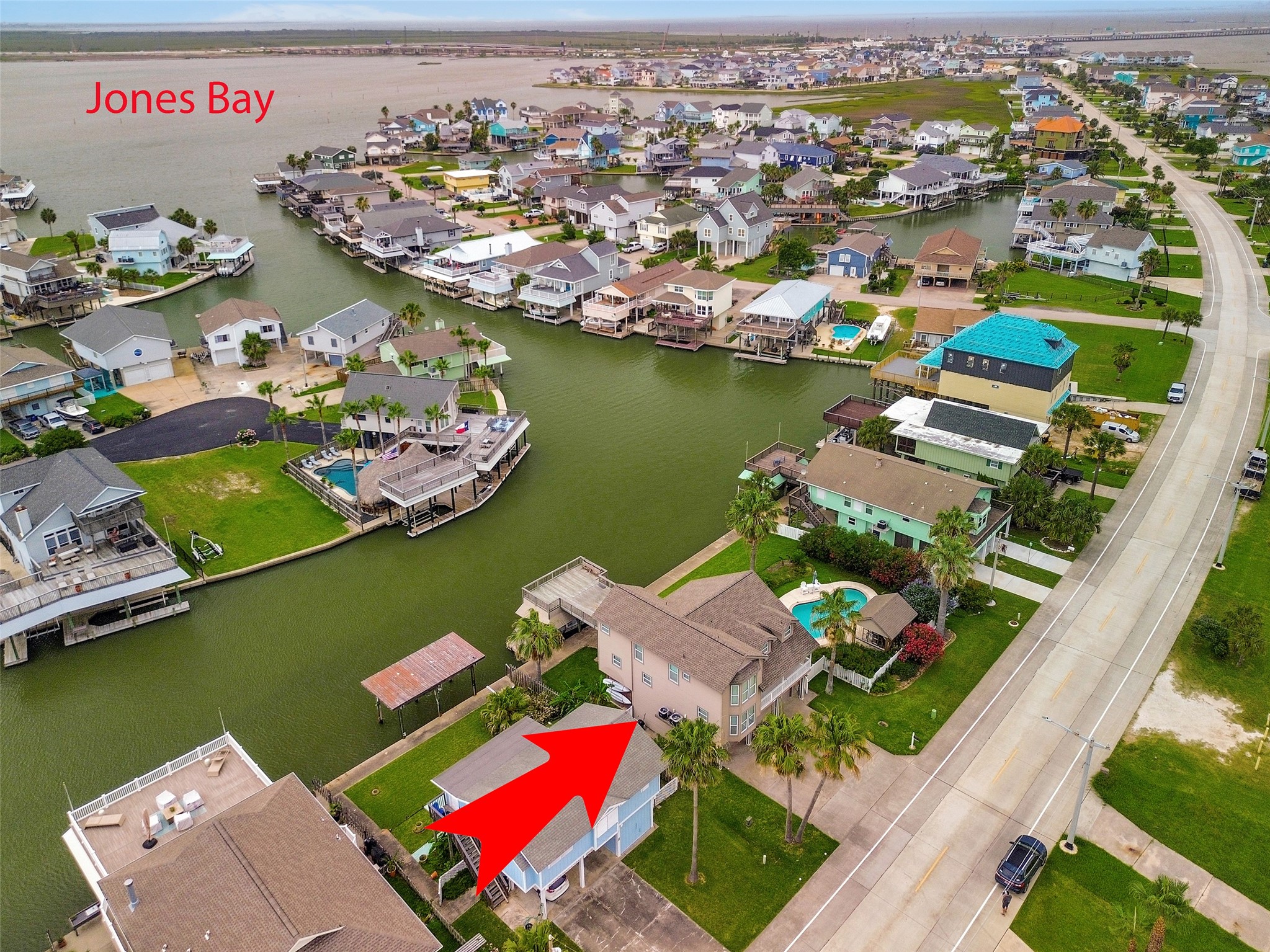 1302 Tiki Drive, Tiki Island, TX 77554