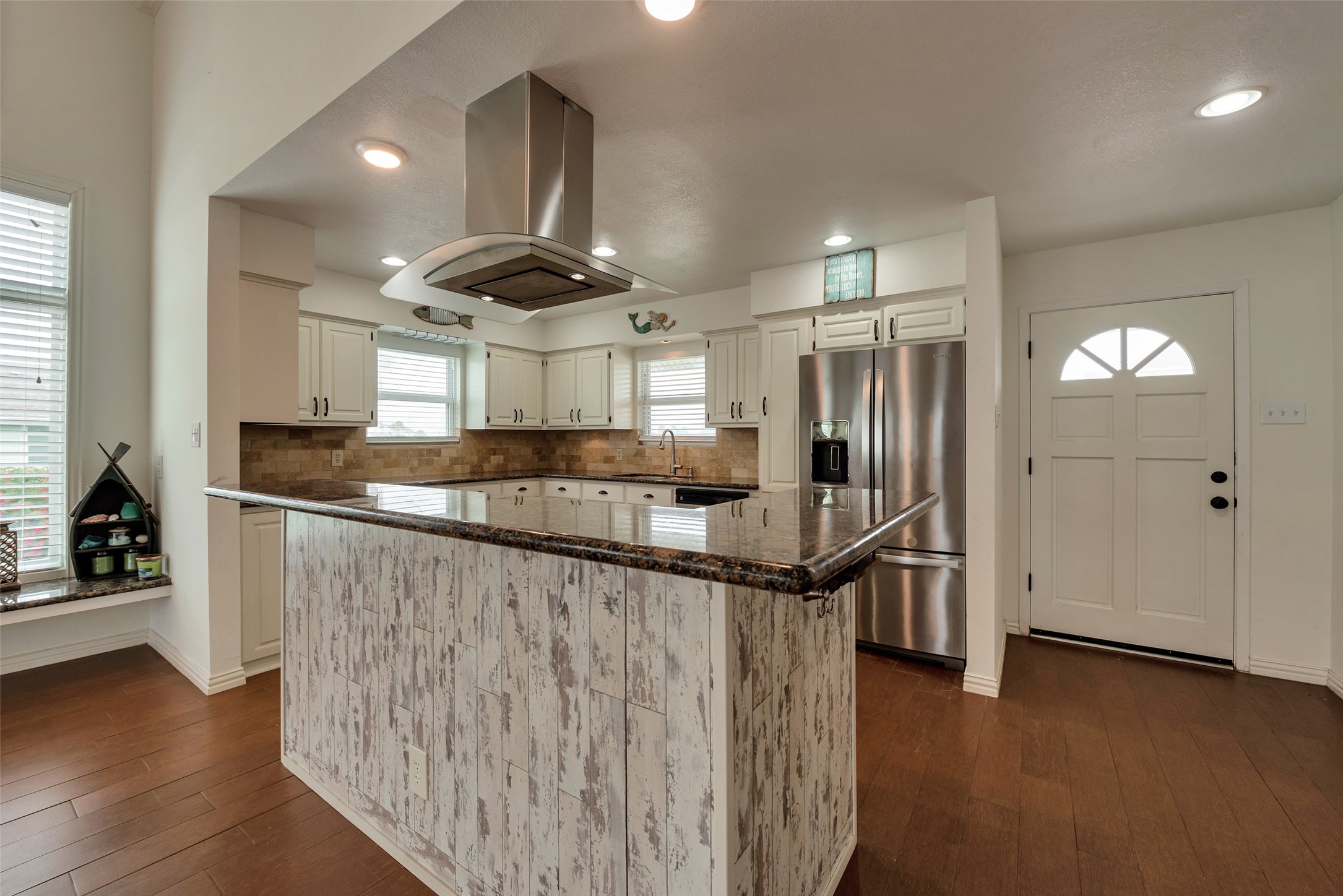 1302 Tiki Drive, Tiki Island, TX 77554