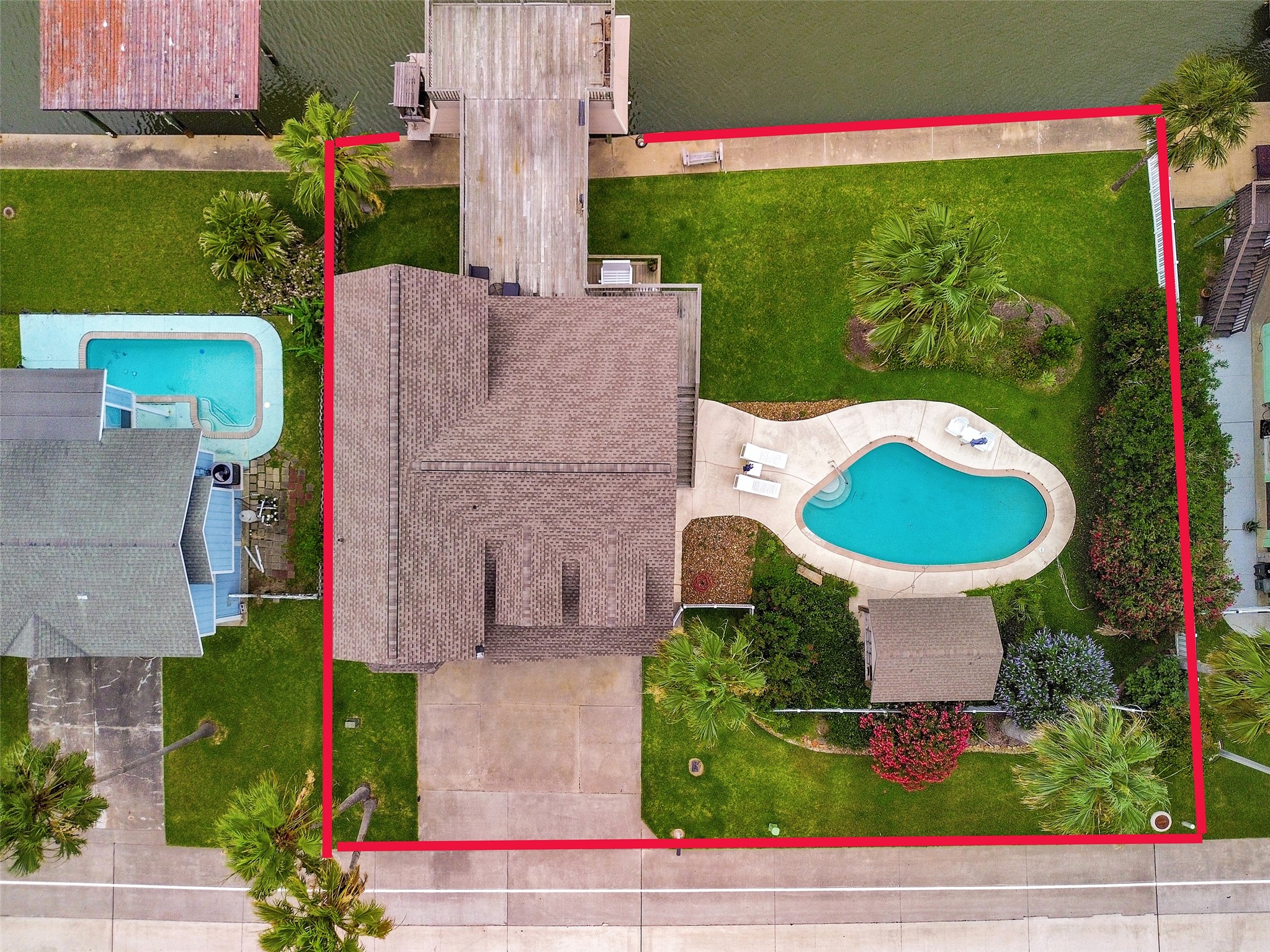 1302 Tiki Drive, Tiki Island, TX 77554
