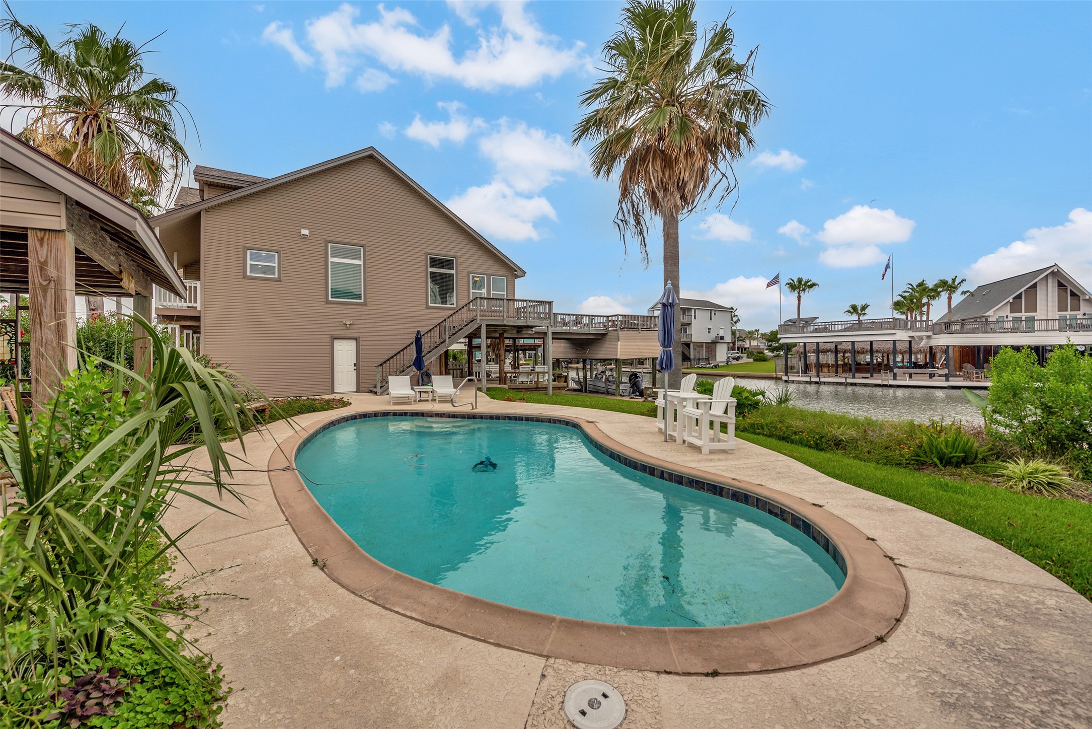 1302 Tiki Drive, Tiki Island, TX 77554