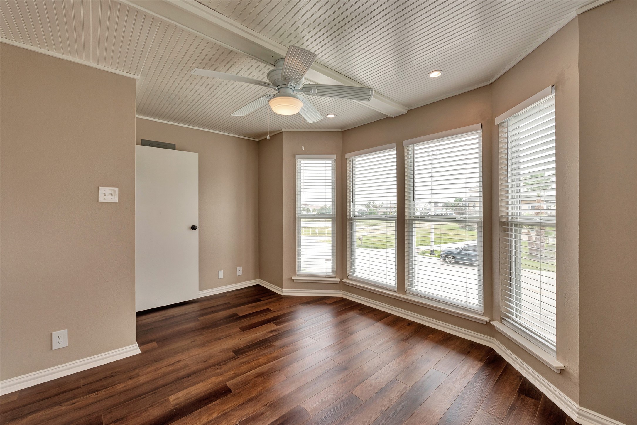 1302 Tiki Drive, Tiki Island, TX 77554