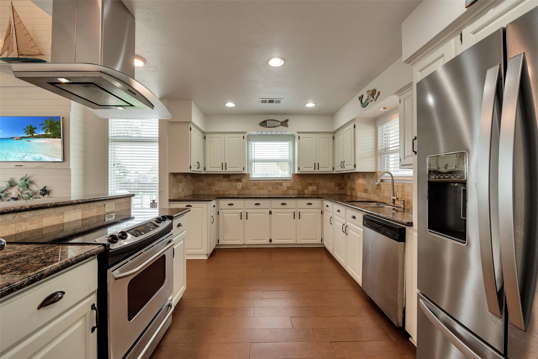 1302 Tiki Drive, Tiki Island, TX 77554