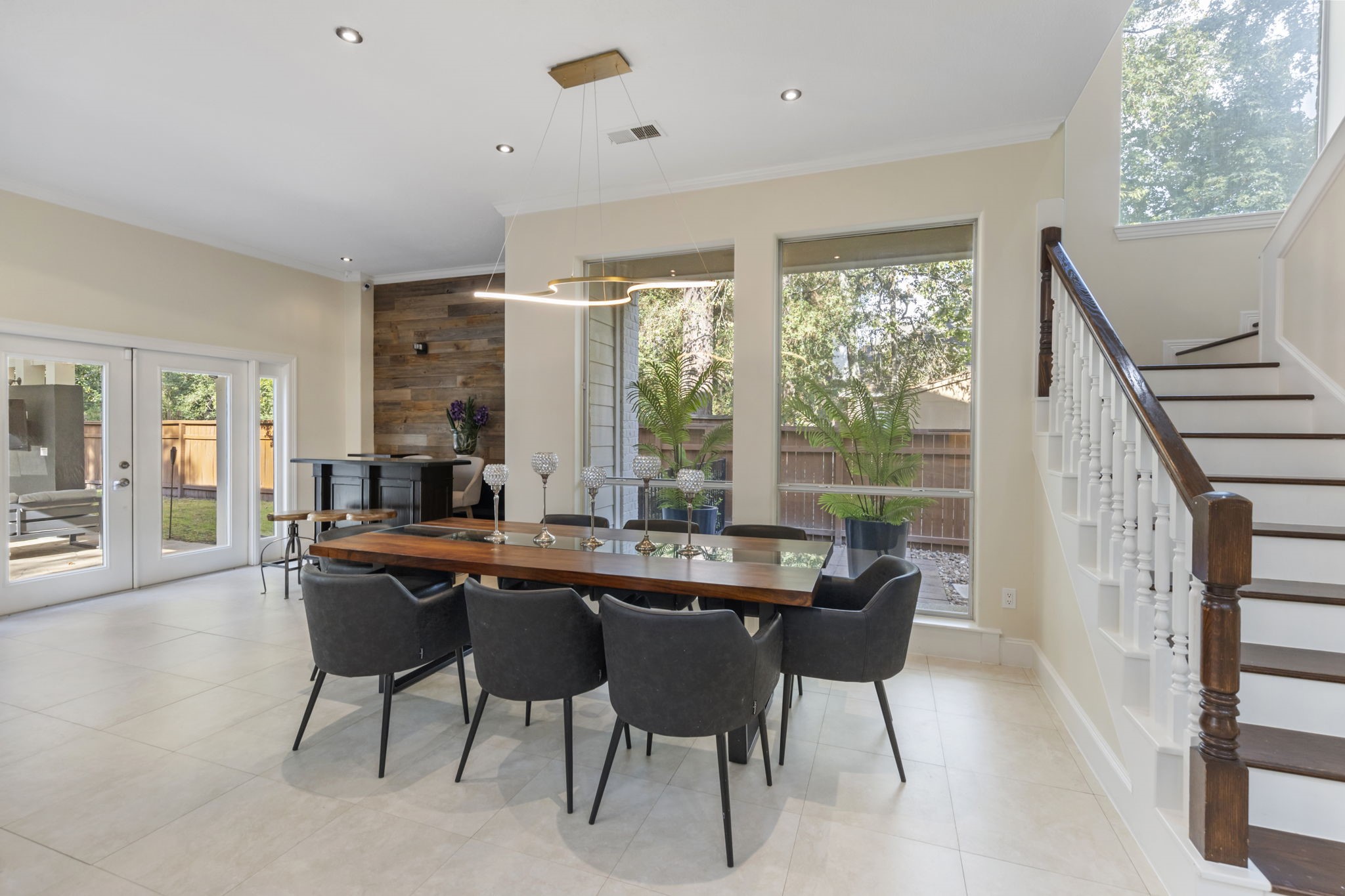 Casual dining area convenient to the kitchen and perfectly situated for hosting gatherings.