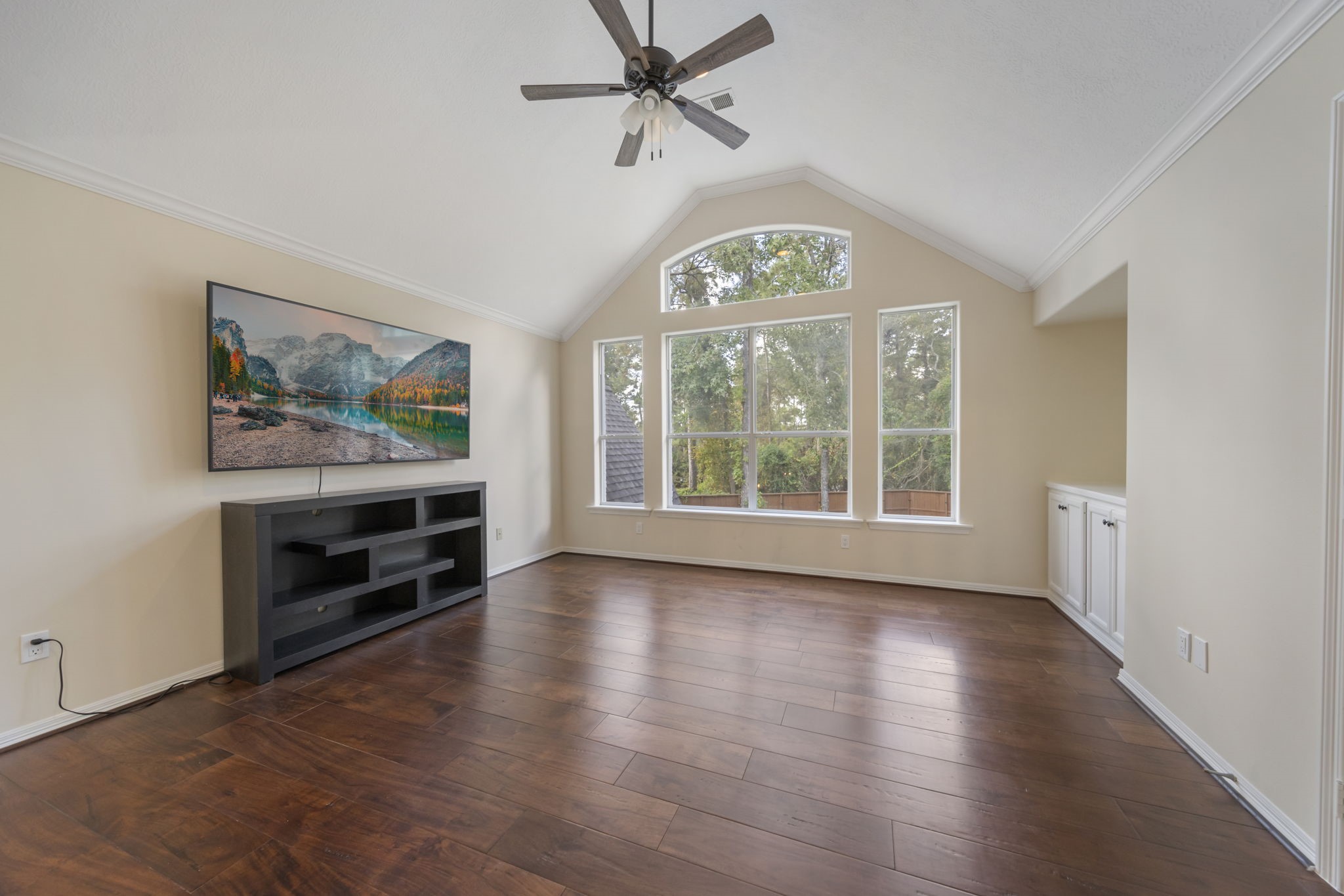 The spacious second-floor game room provides the perfect spot for kids to enjoy games or TV, or for the whole family to gather. It features high ceilings and large windows with stunning treetop views.