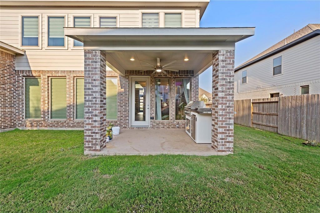 4823 Parkgate Avenue, Fulshear, TX 77441