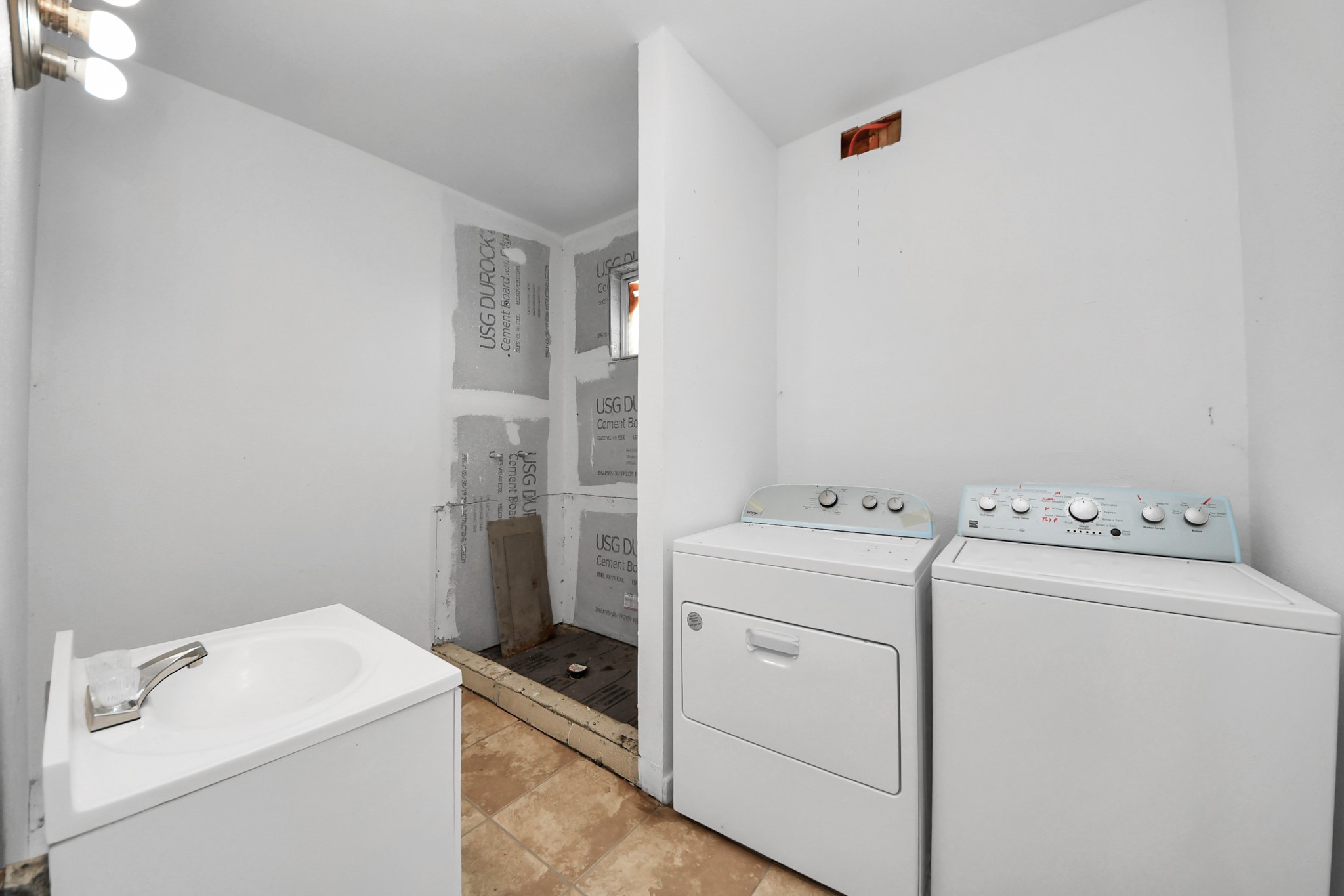 694 County Road 941, Alvin, TX 77511