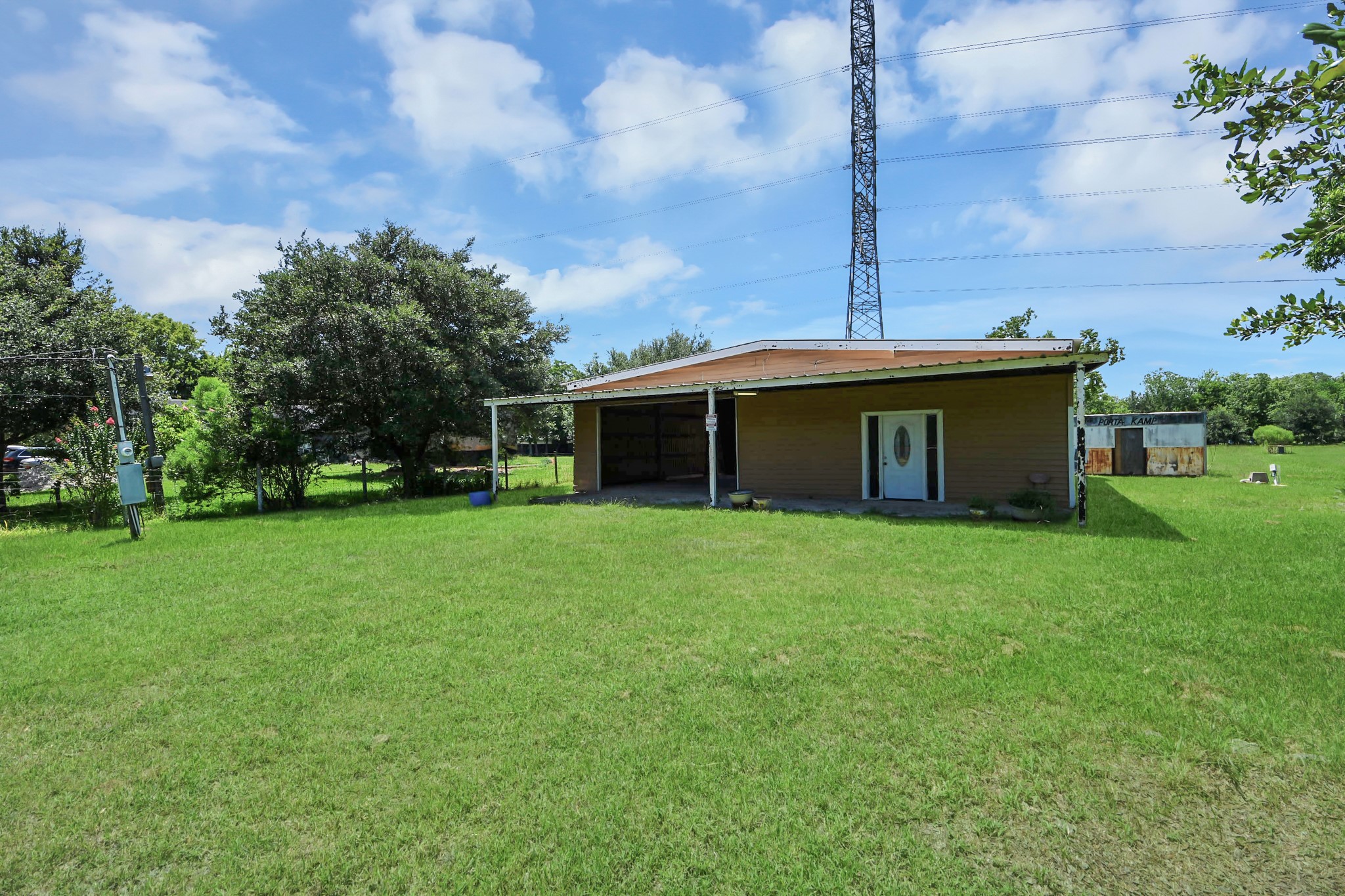 694 County Road 941, Alvin, TX 77511