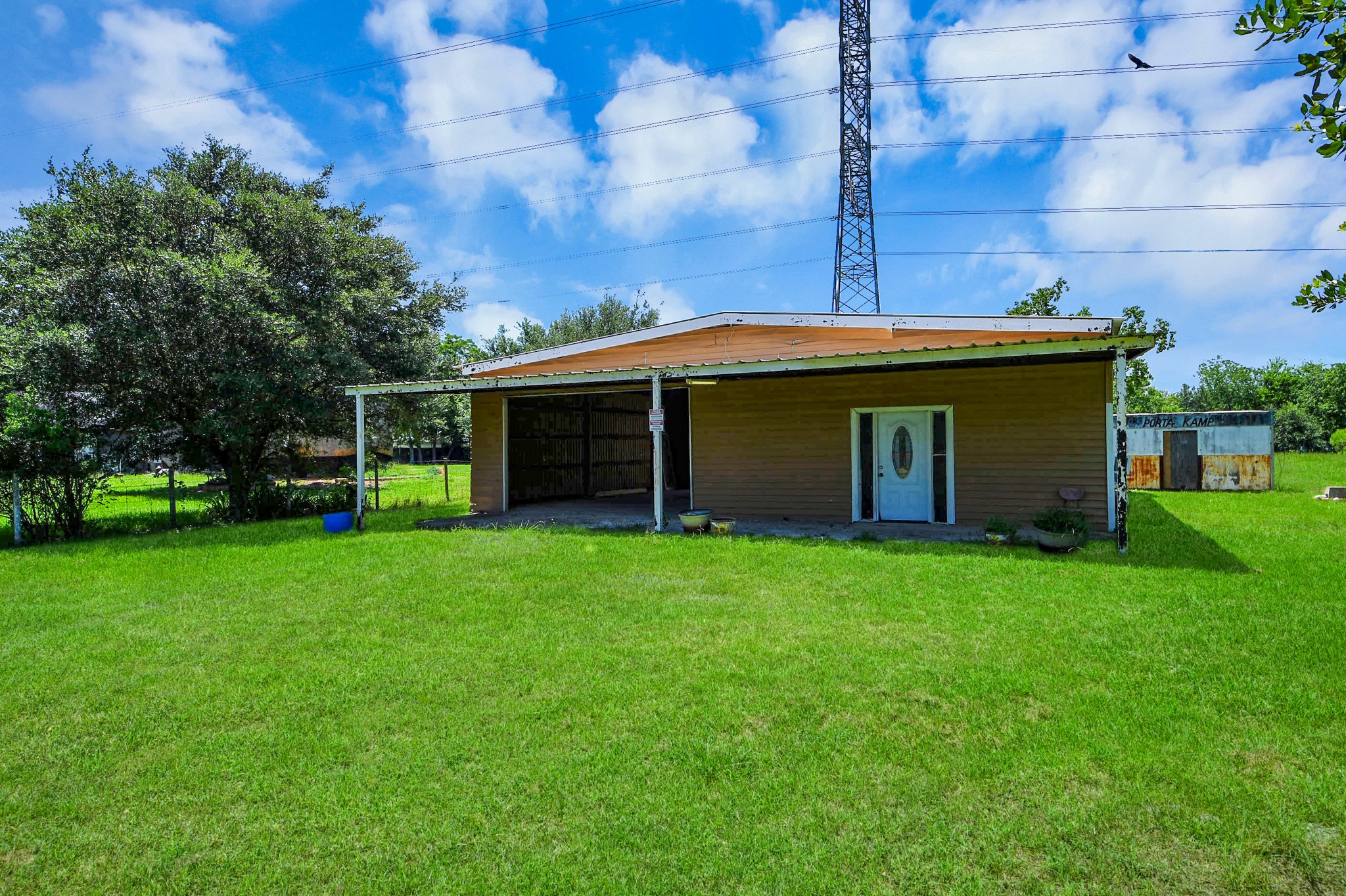 694 County Road 941, Alvin, TX 77511