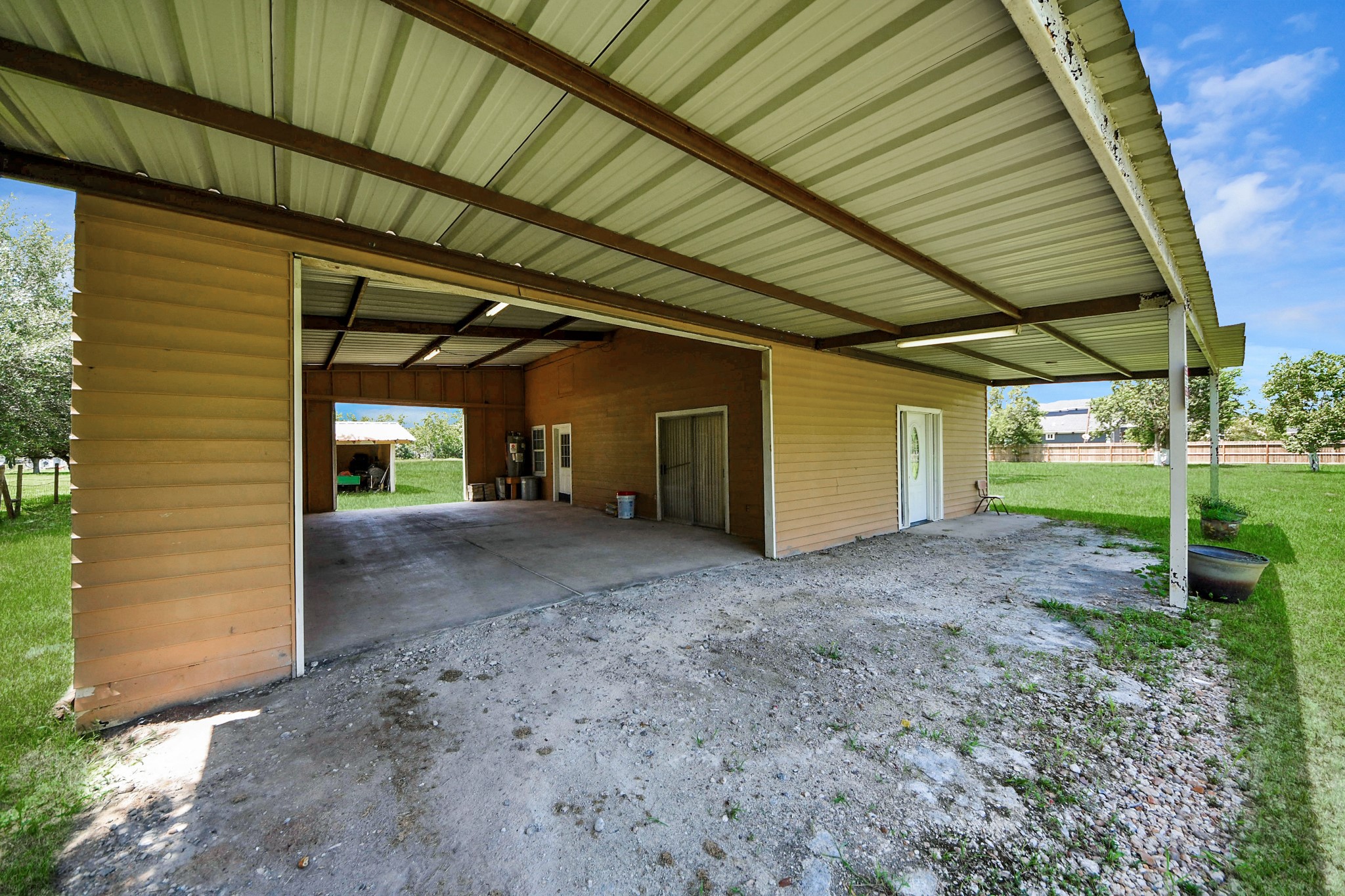 694 County Road 941, Alvin, TX 77511
