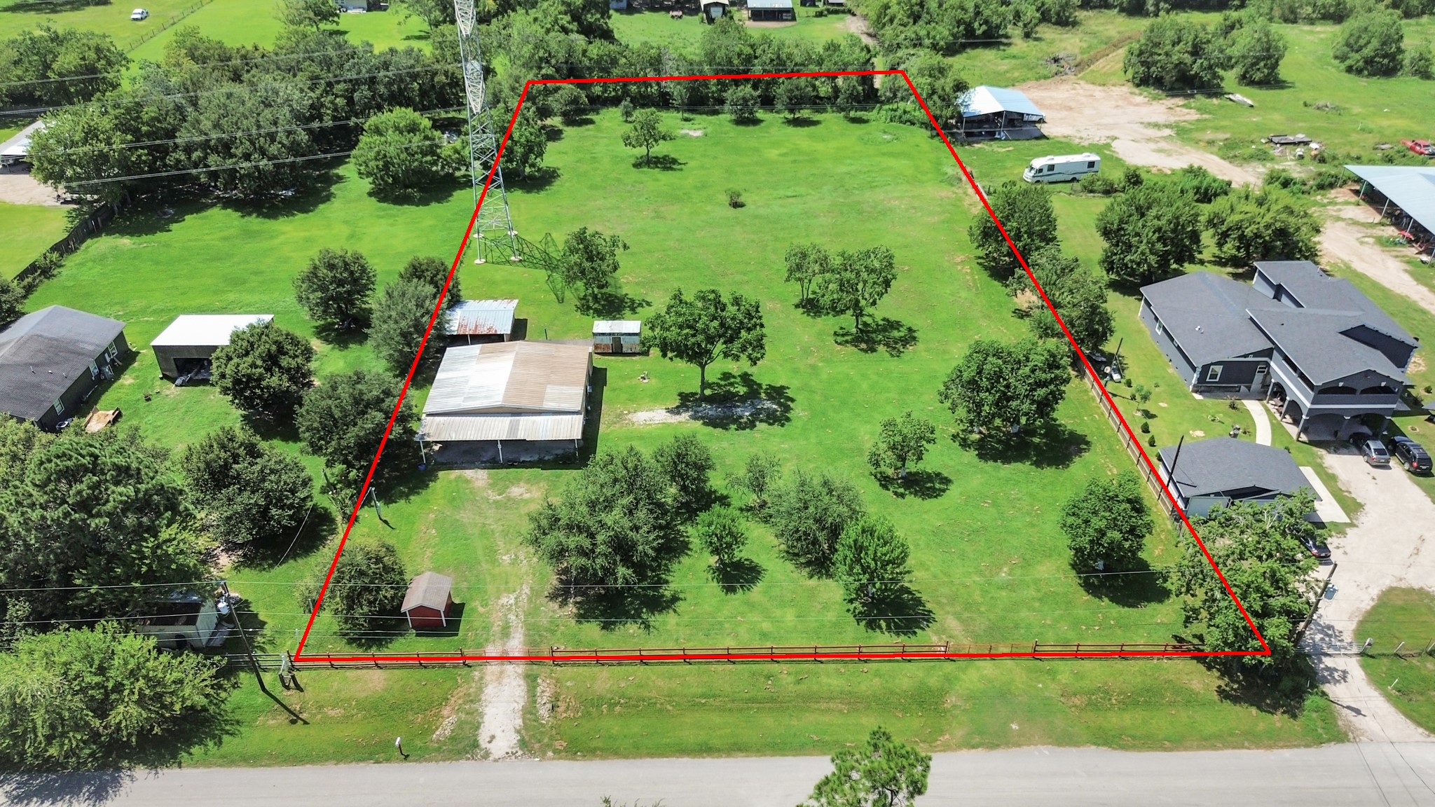 694 County Road 941, Alvin, TX 77511