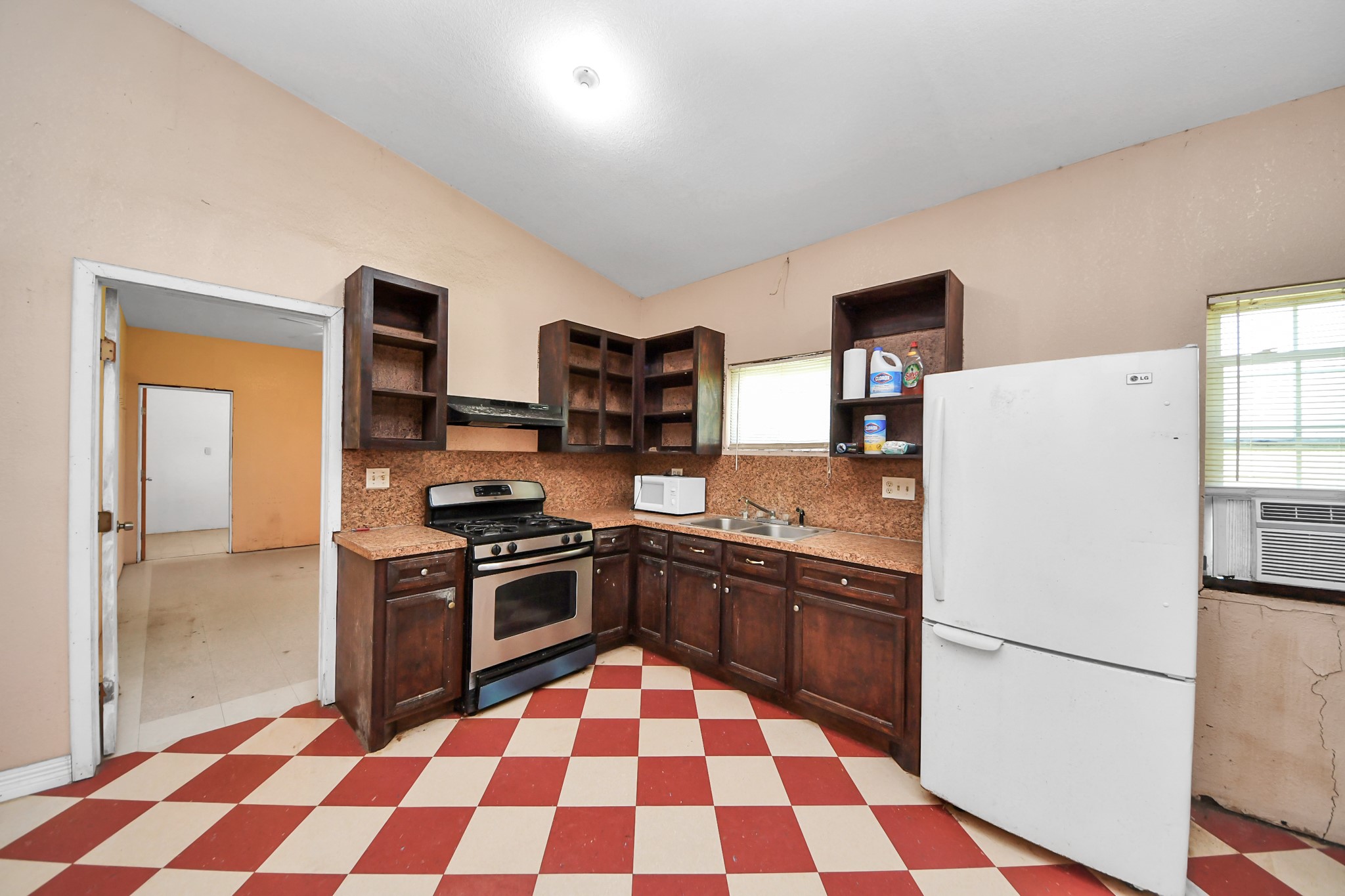 694 County Road 941, Alvin, TX 77511