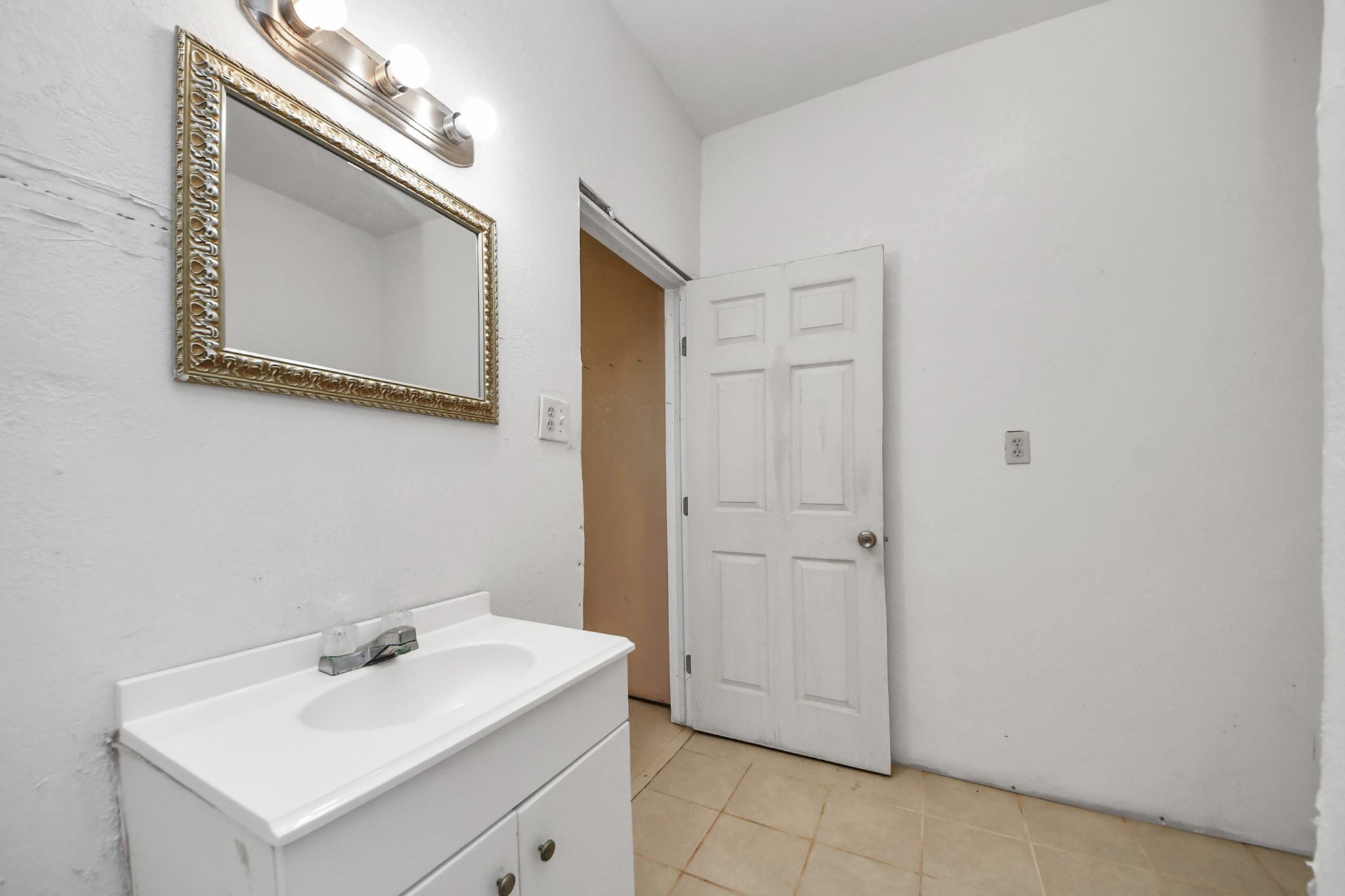 694 County Road 941, Alvin, TX 77511