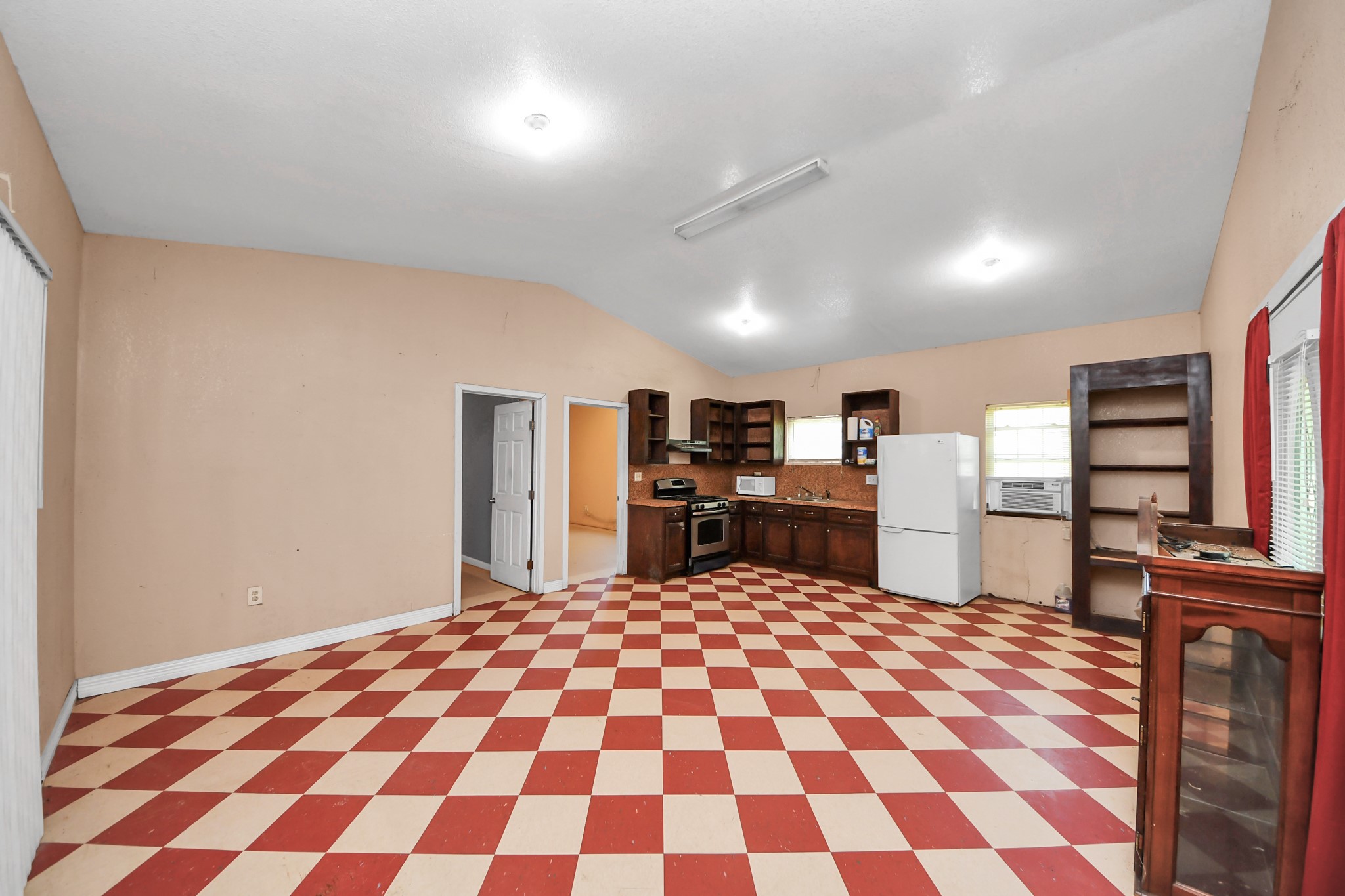 694 County Road 941, Alvin, TX 77511