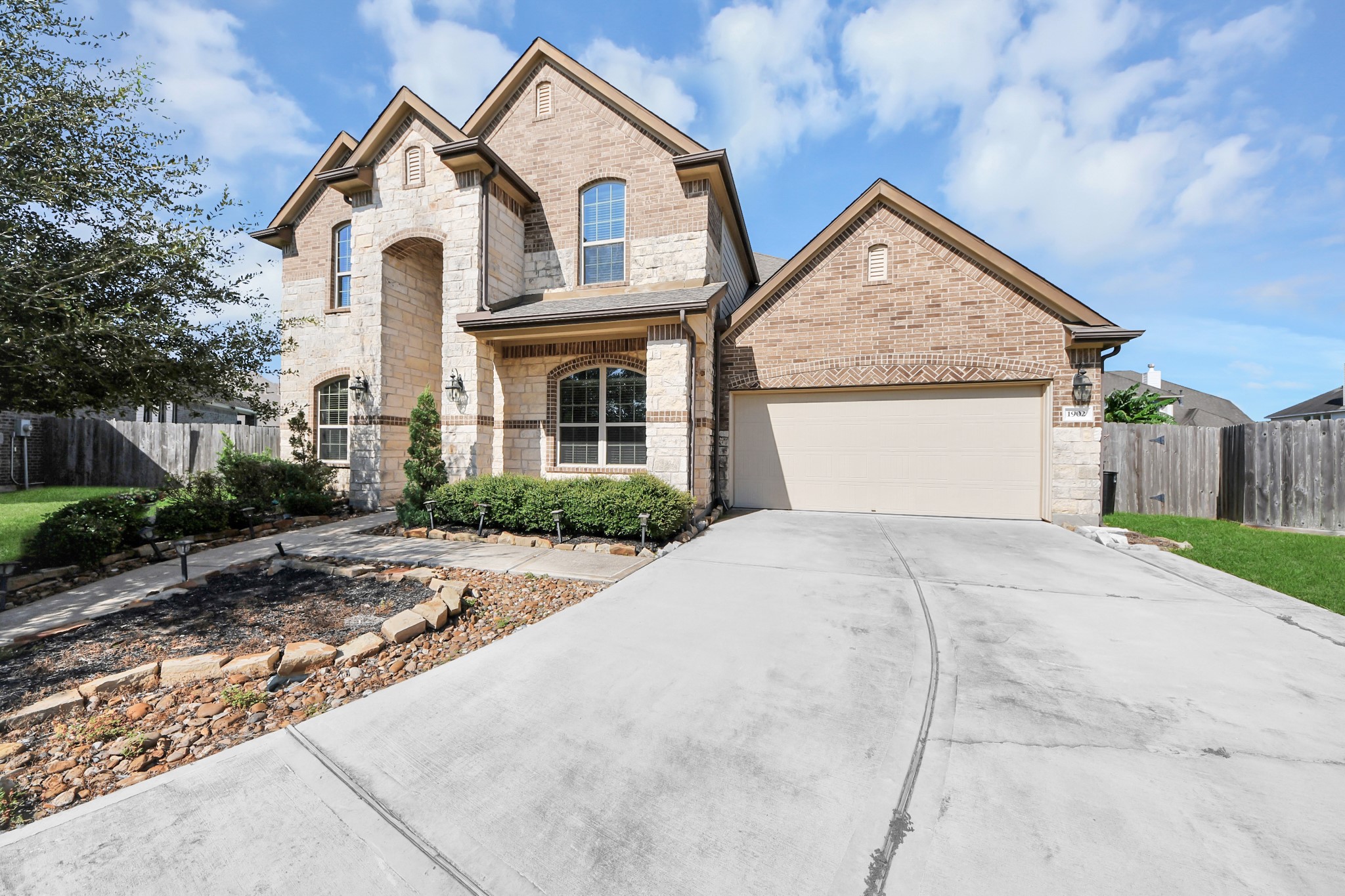 1902 Zillah Wheat Dr, Rosenberg, TX 77469