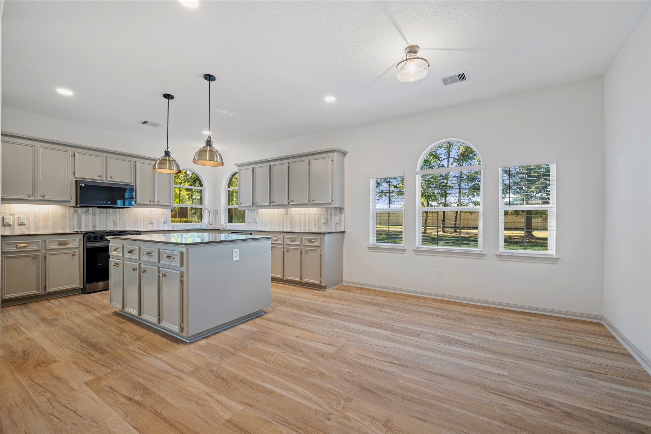 view of kitchen and breakfast room