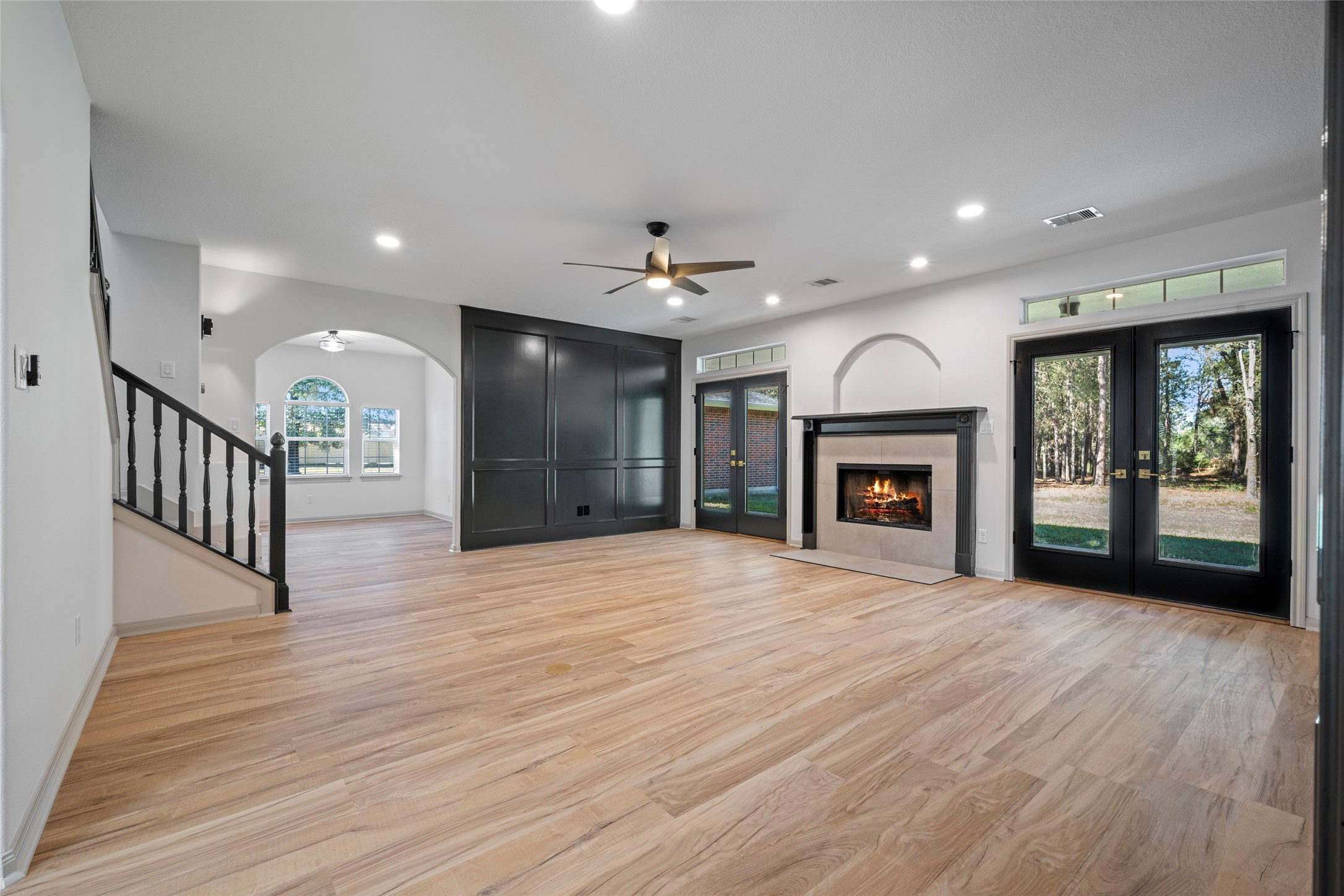 Spacious living room