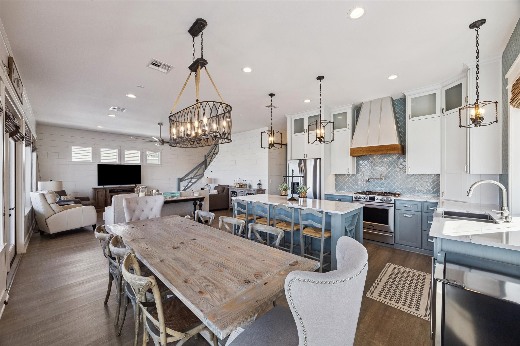 1534 Windsong Way, Tiki Island, TX 77554