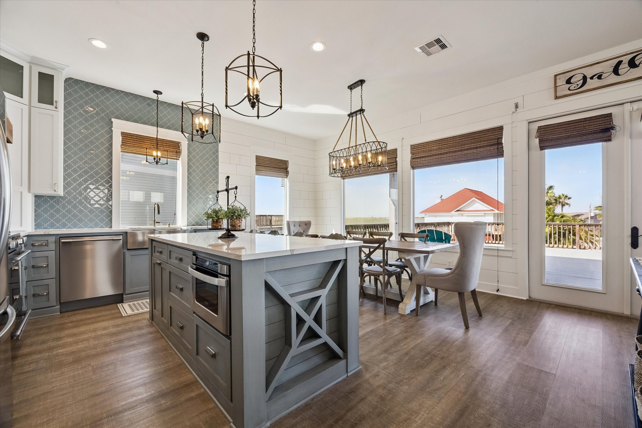 1534 Windsong Way, Tiki Island, TX 77554