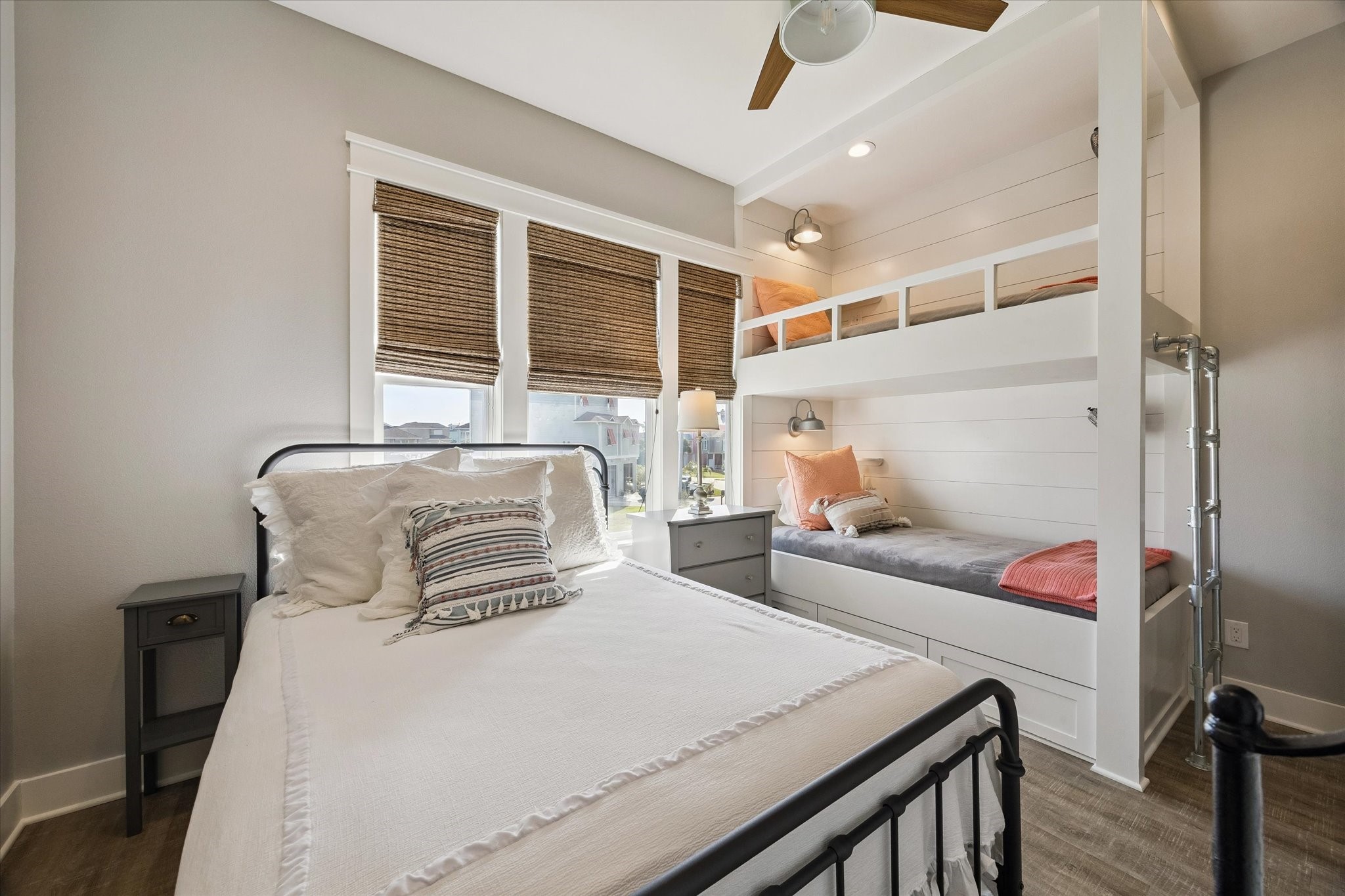 1534 Windsong Way, Tiki Island, TX 77554