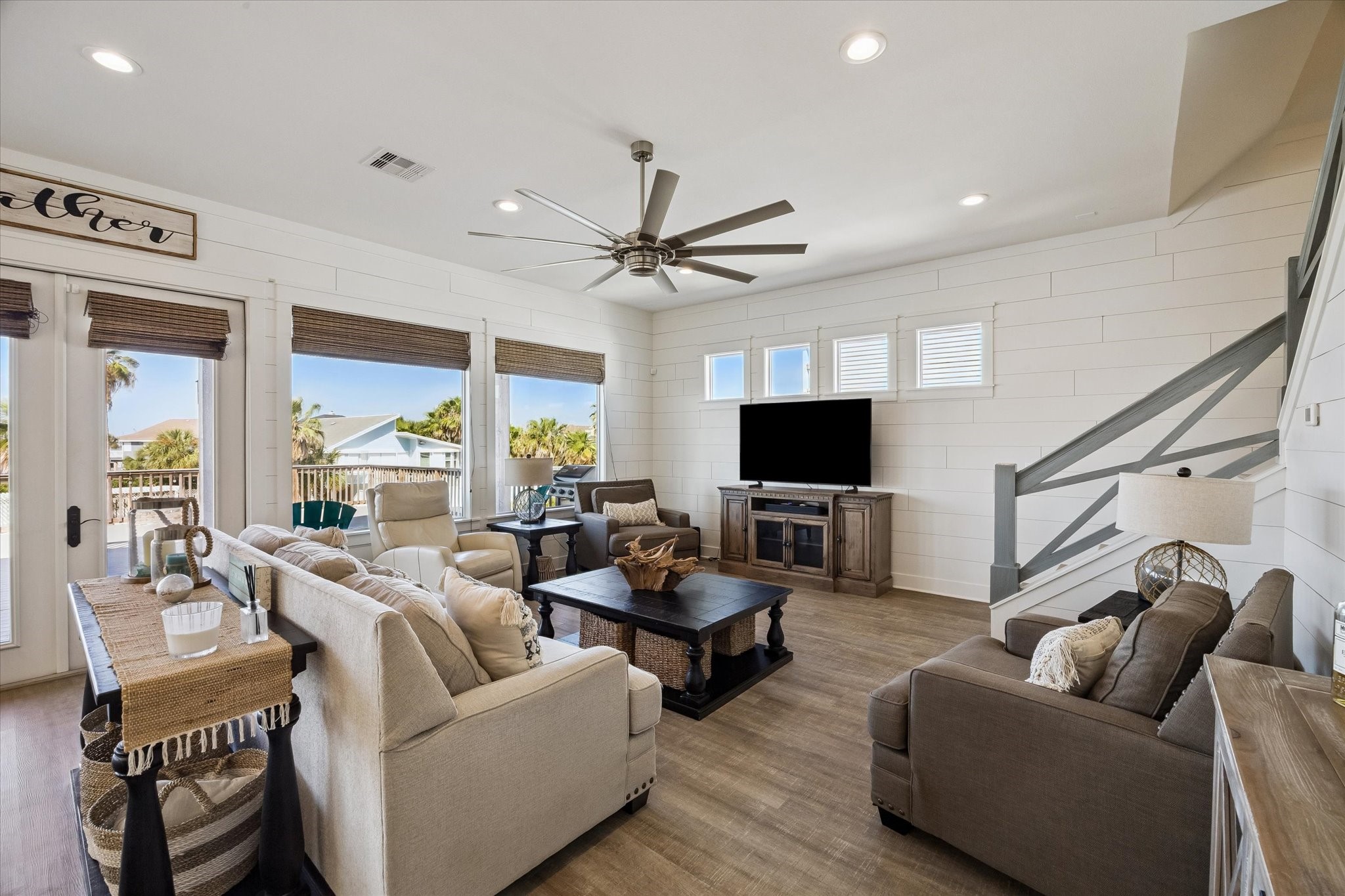 1534 Windsong Way, Tiki Island, TX 77554