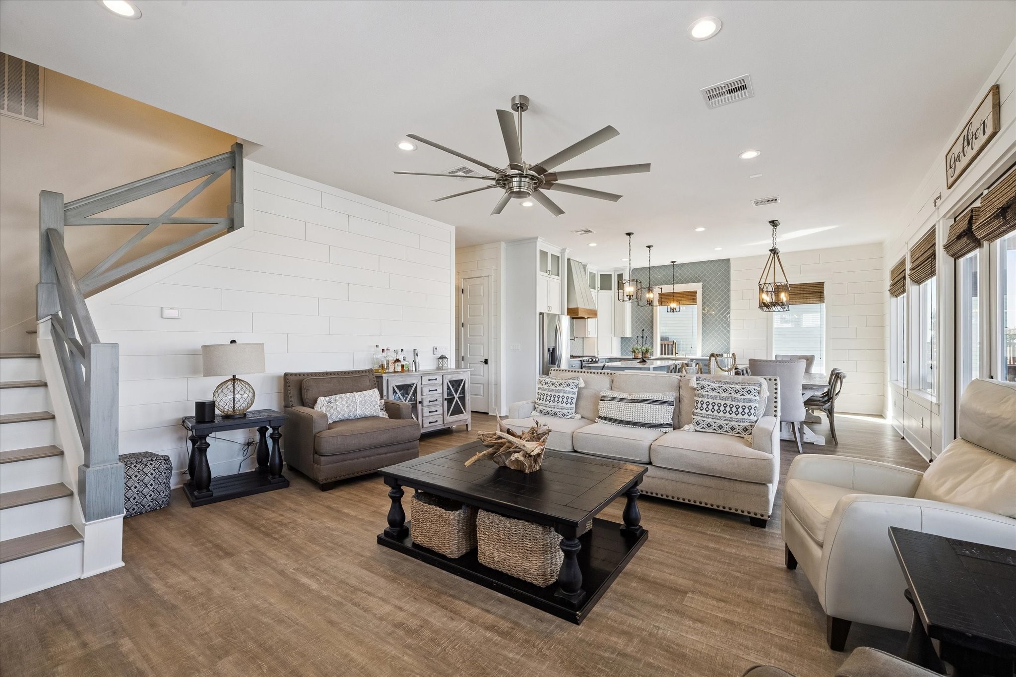 1534 Windsong Way, Tiki Island, TX 77554