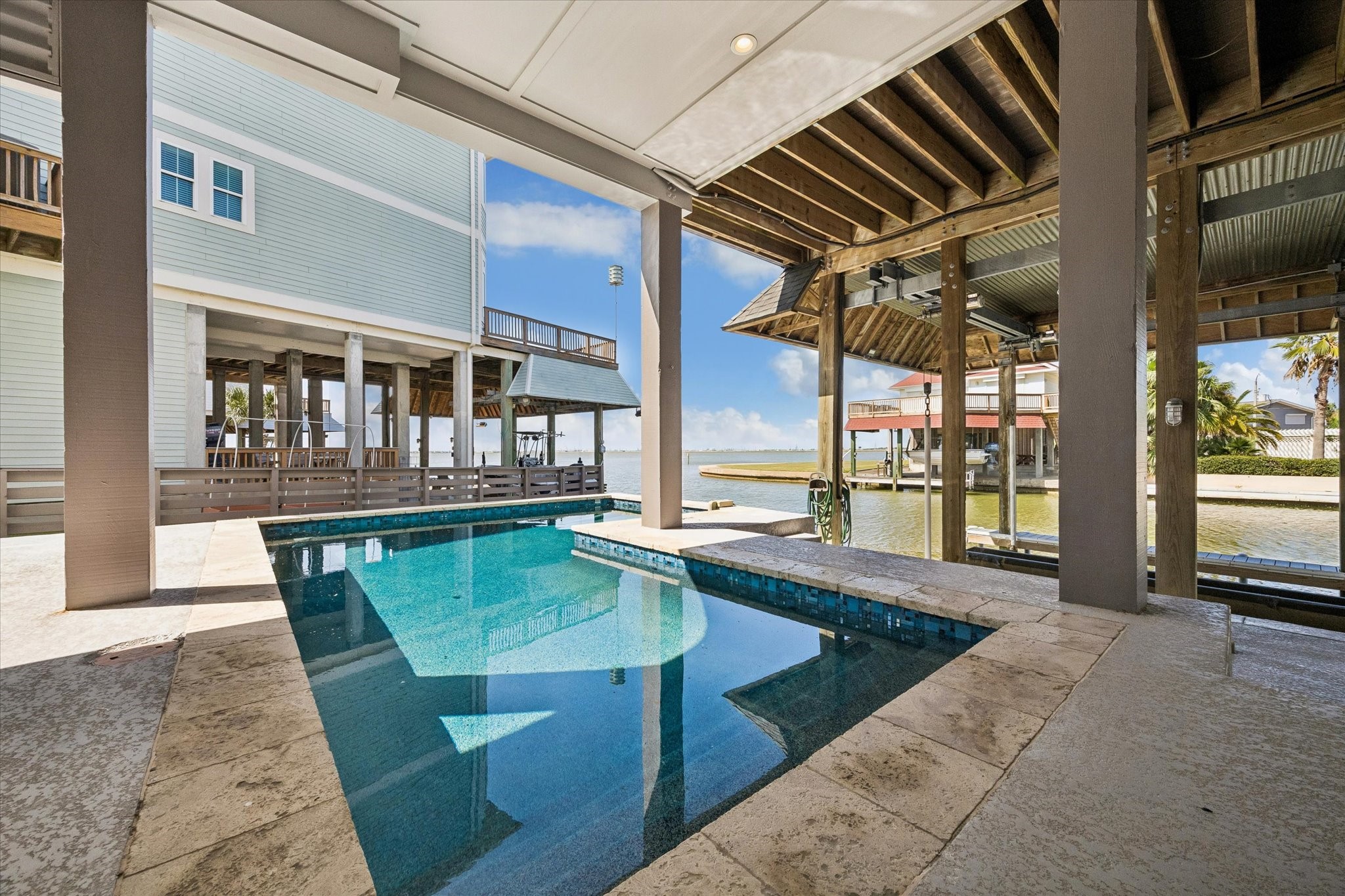 1534 Windsong Way, Tiki Island, TX 77554