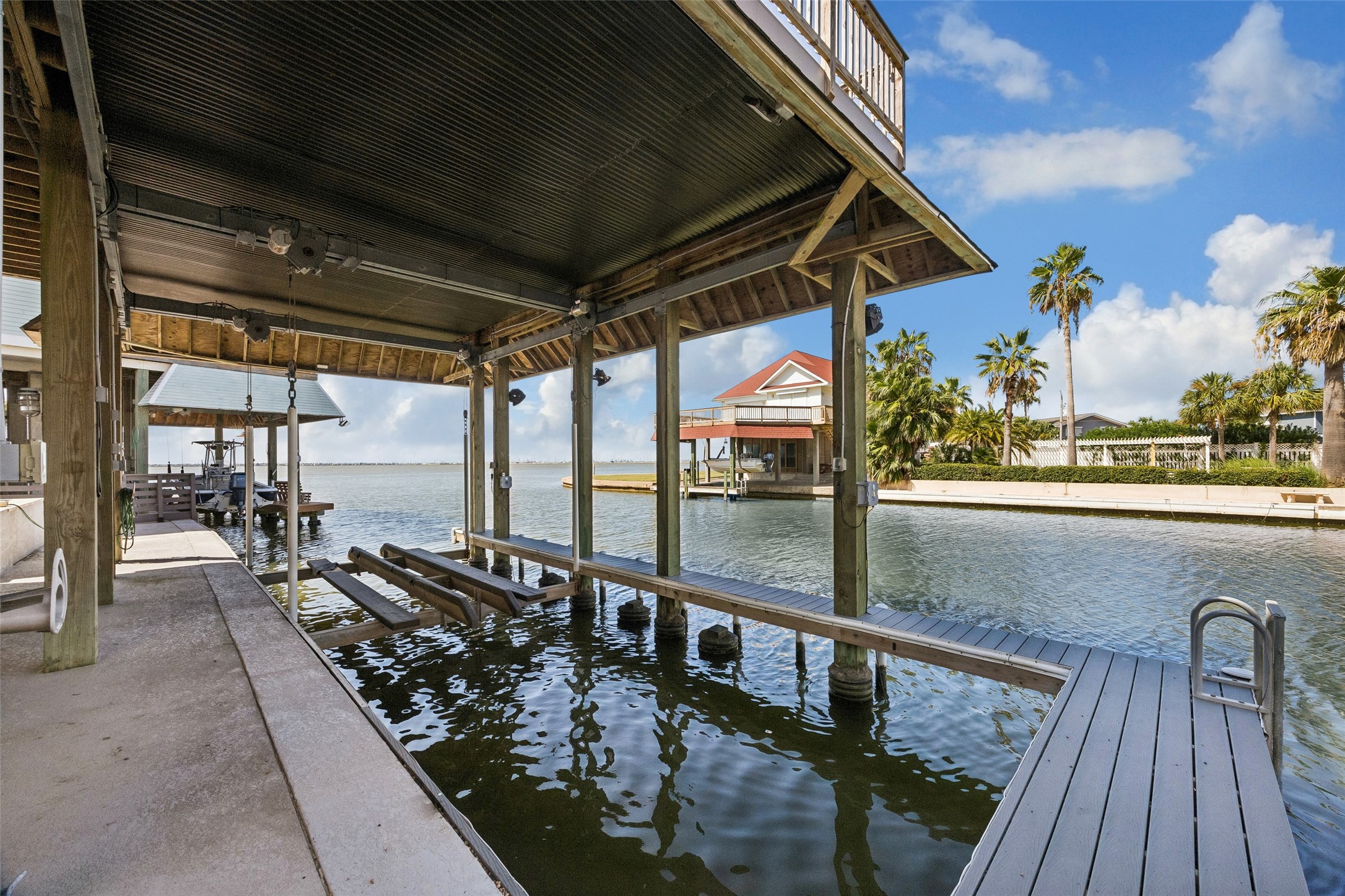 1534 Windsong Way, Tiki Island, TX 77554