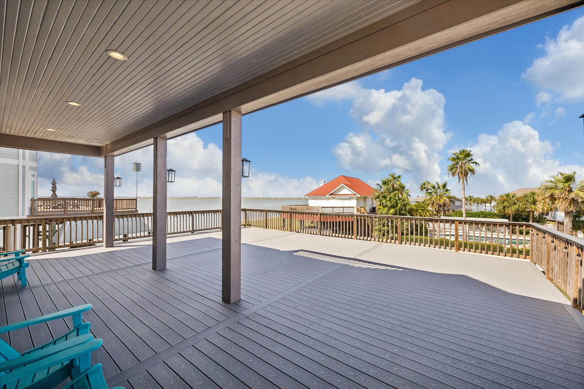 1534 Windsong Way, Tiki Island, TX 77554