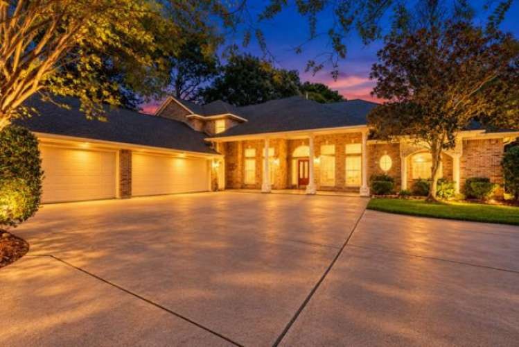 1018 The Cliffs Boulevard, Montgomery, TX 77356