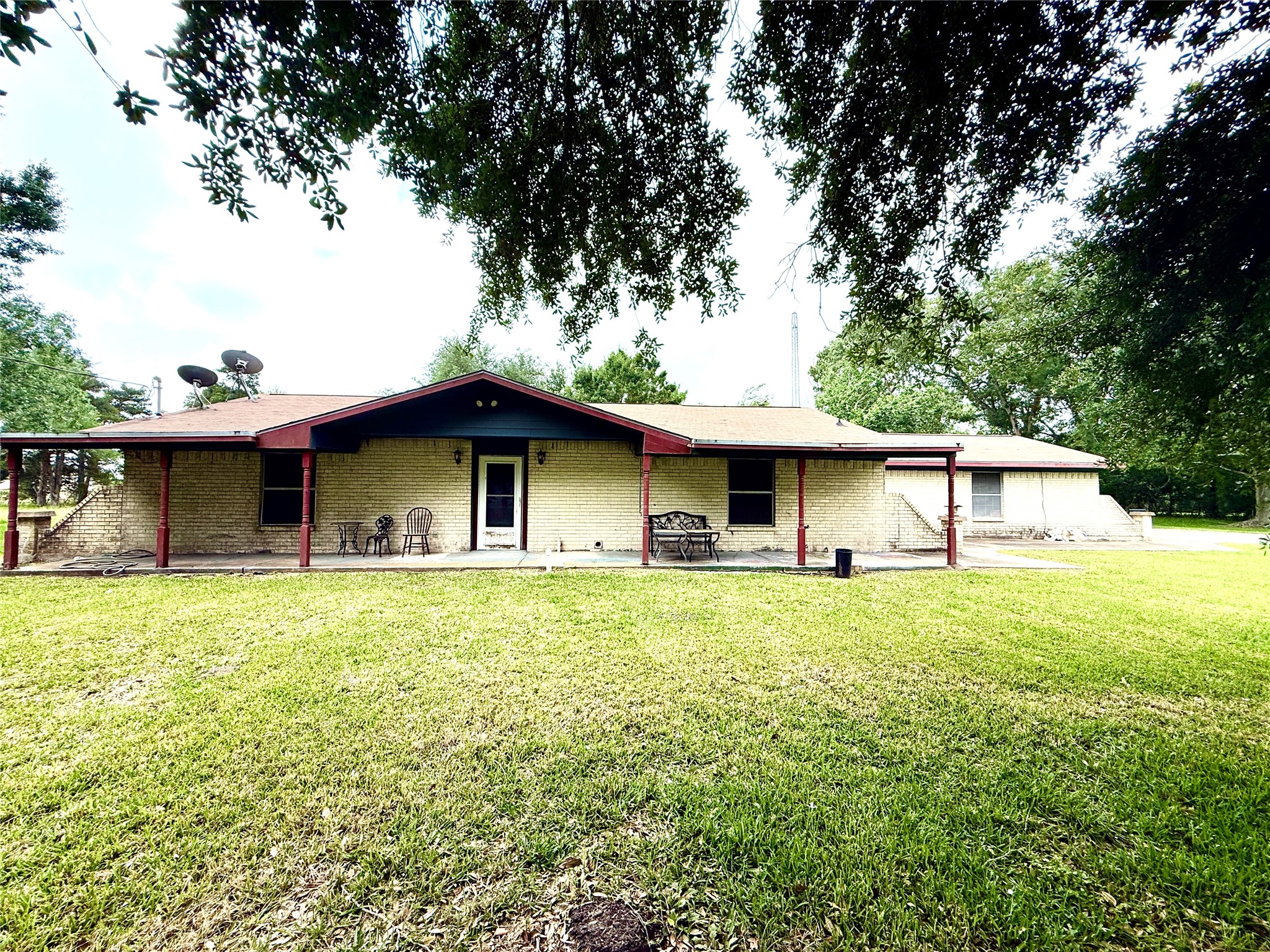 8415 Schiro Road, Hitchcock, TX 77563