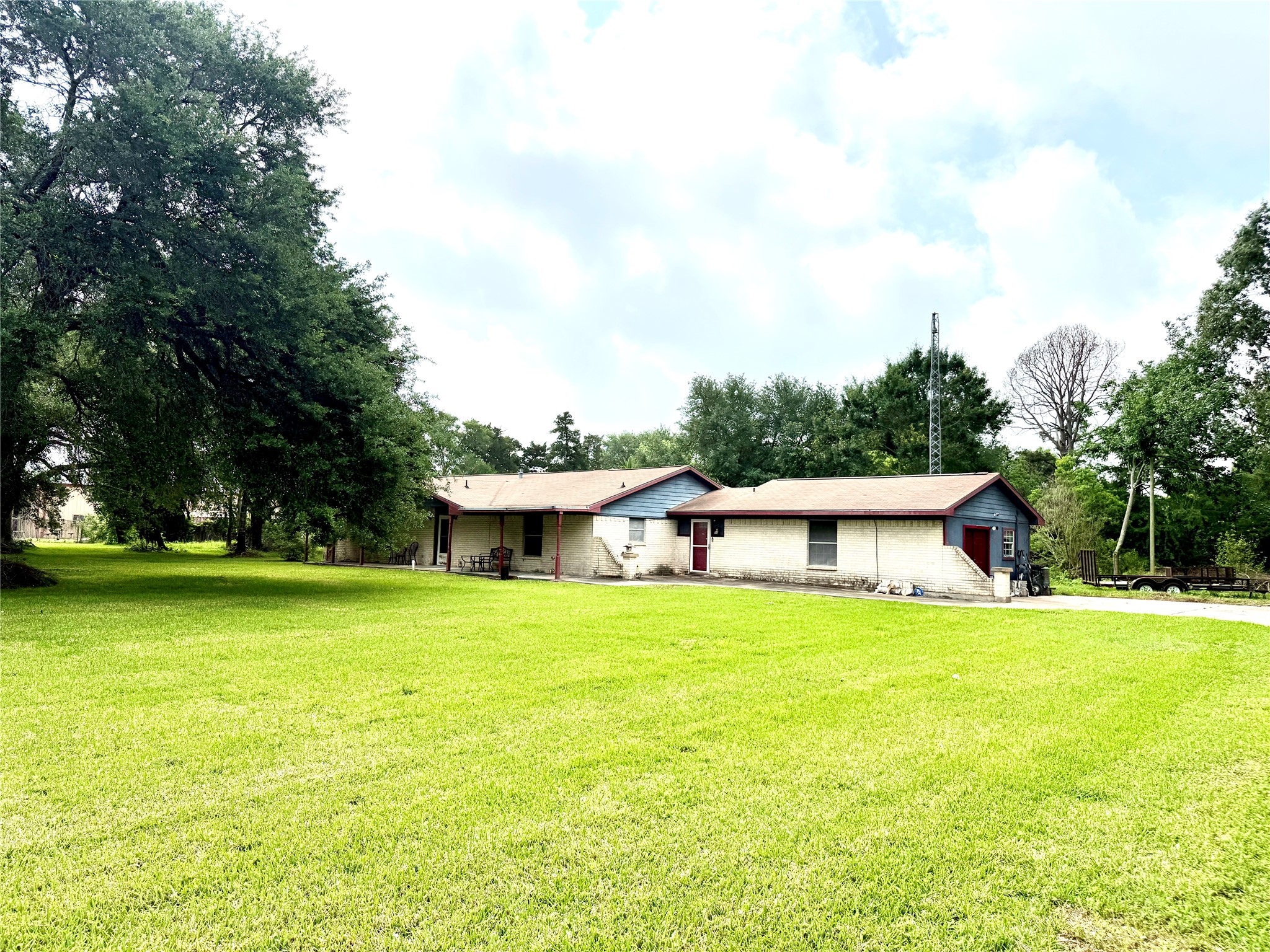 8415 Schiro Road, Hitchcock, TX 77563