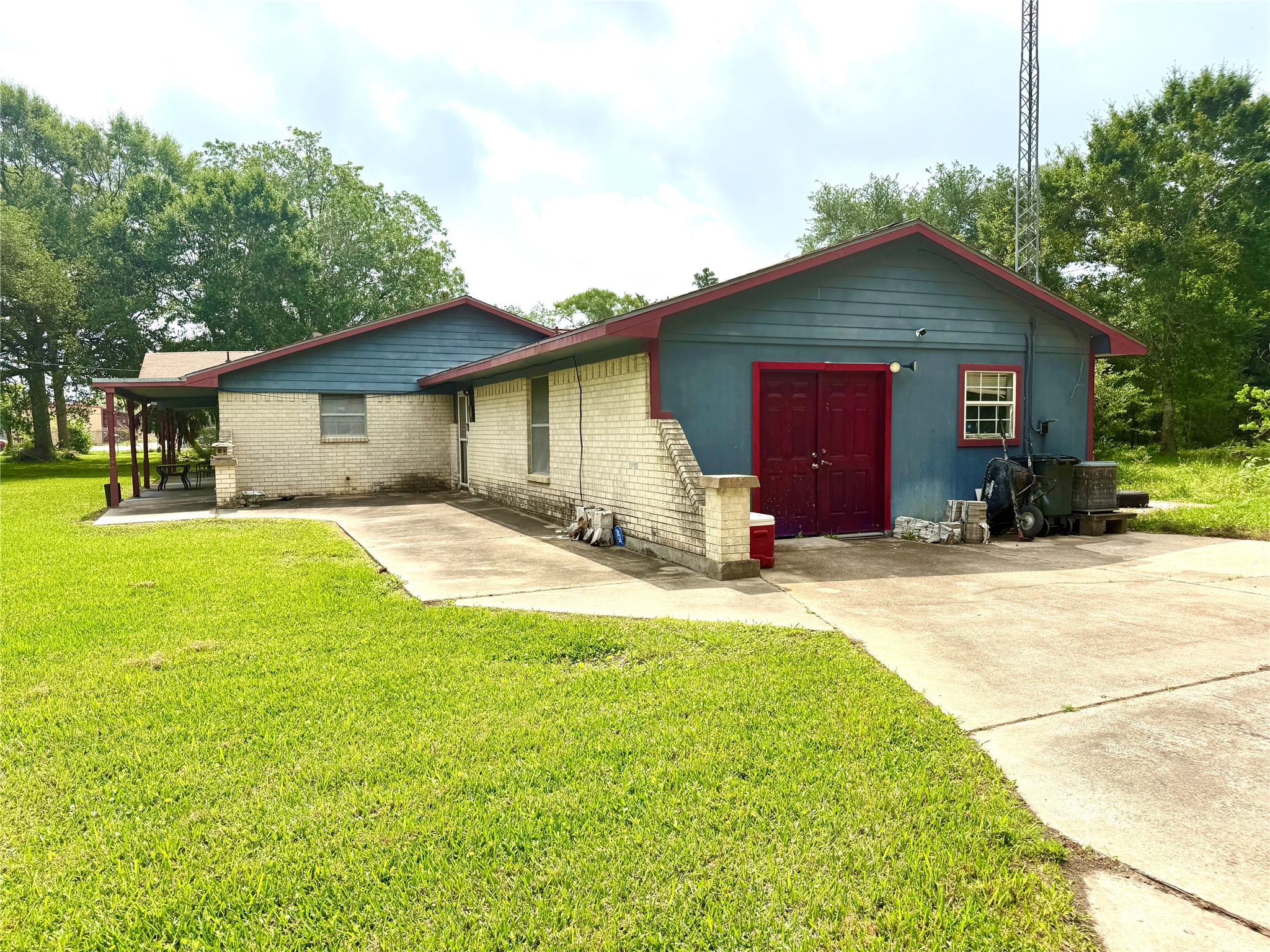 8415 Schiro Road, Hitchcock, TX 77563