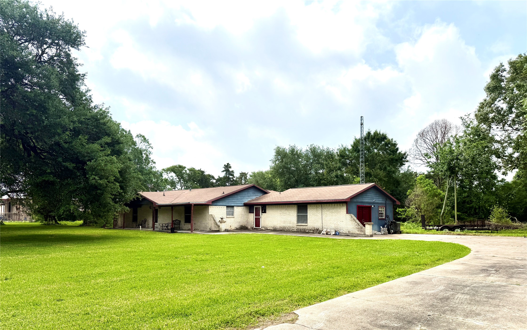 8415 Schiro Road, Hitchcock, TX 77563