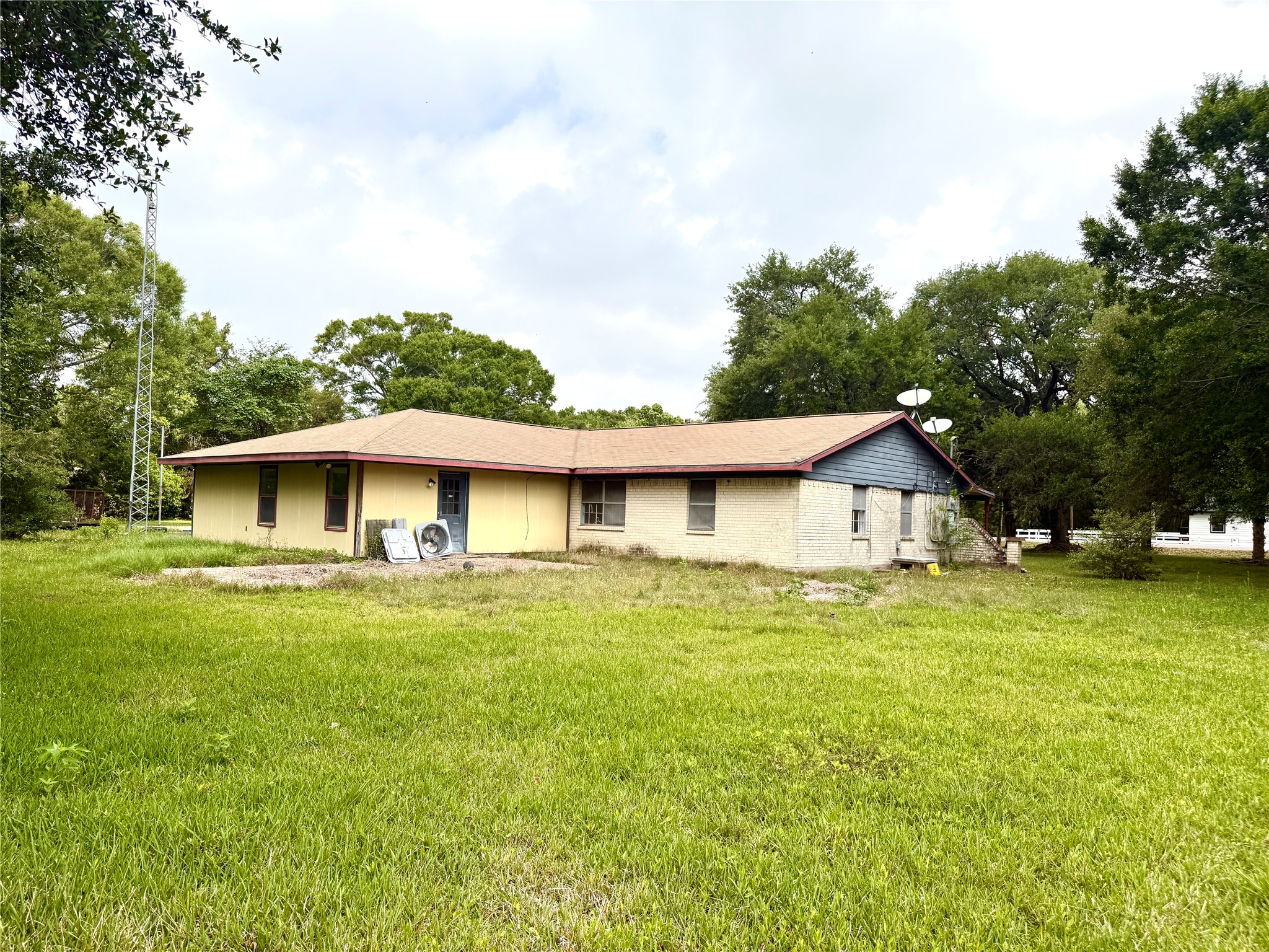 8415 Schiro Road, Hitchcock, TX 77563
