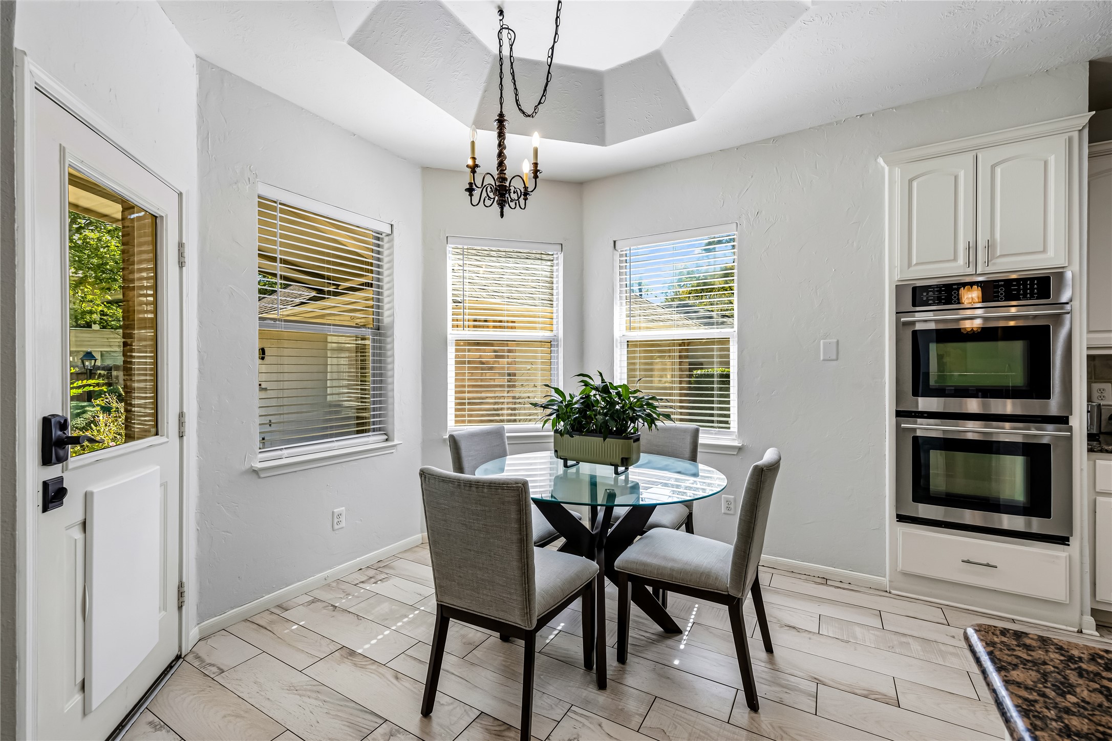 136 S Goldenvine Circle, The Woodlands, TX 77382