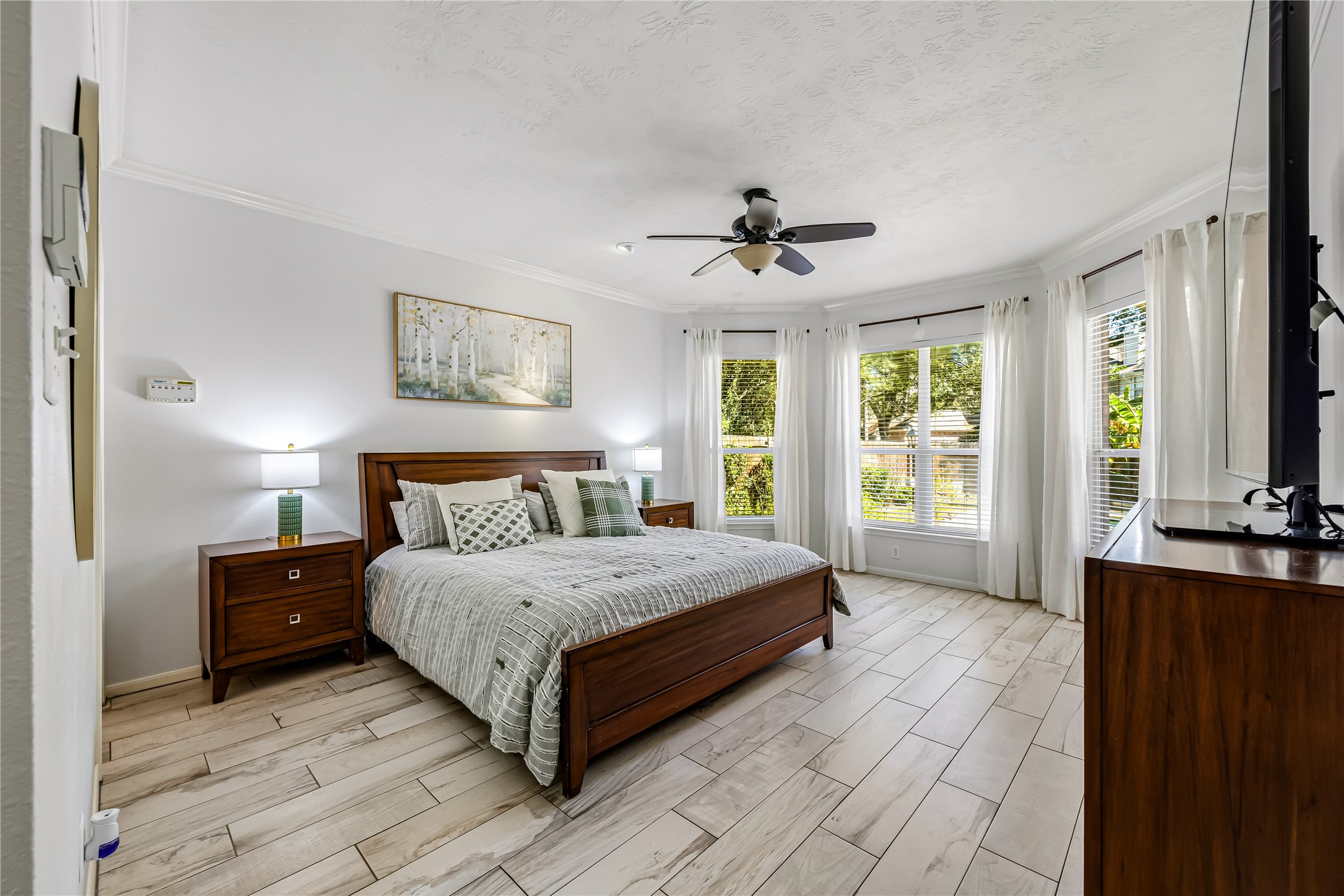 136 S Goldenvine Circle, The Woodlands, TX 77382