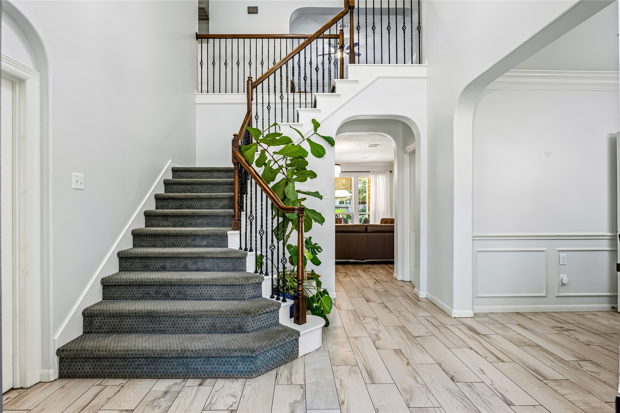 136 S Goldenvine Circle, The Woodlands, TX 77382