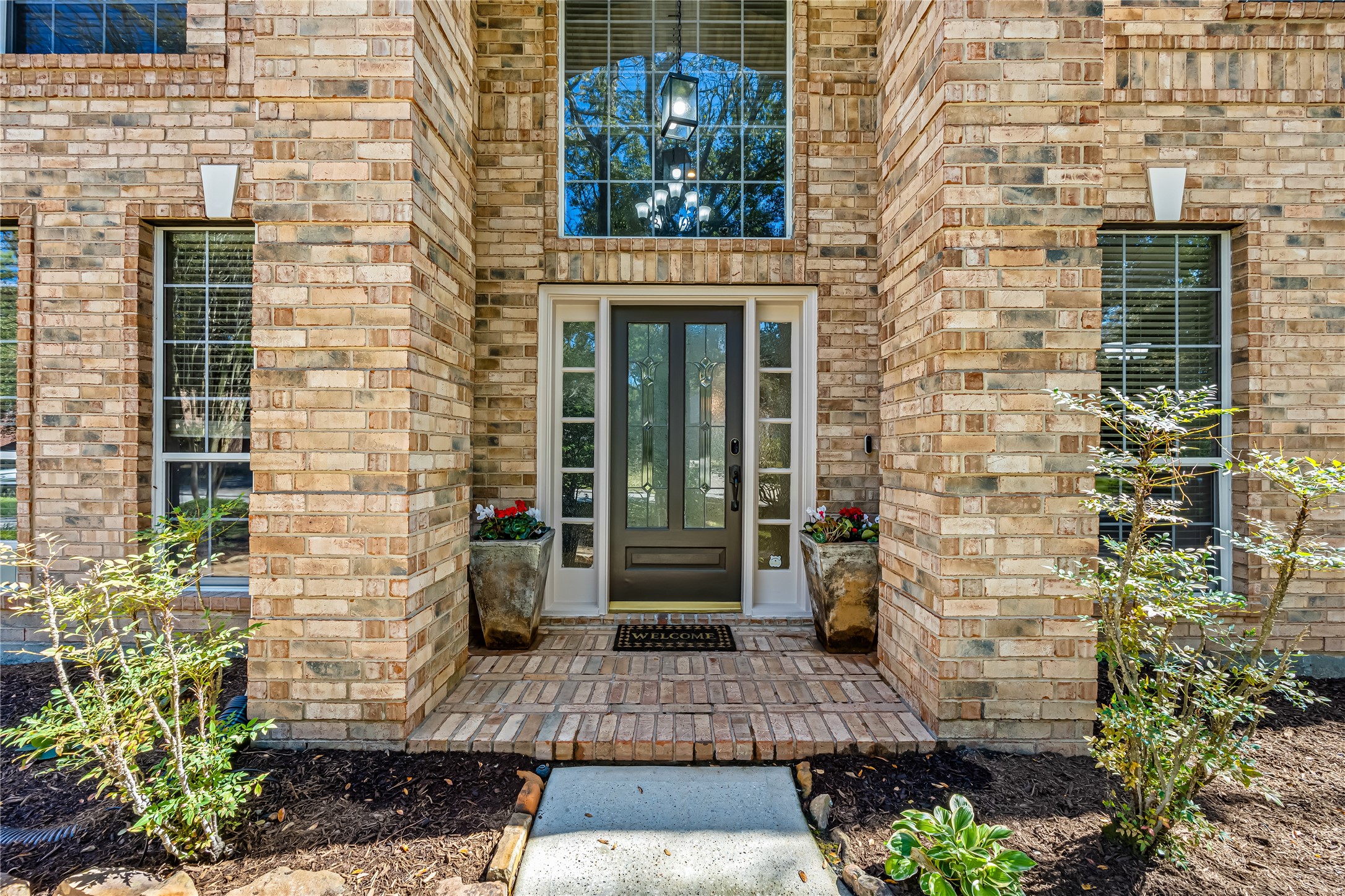 136 S Goldenvine Circle, The Woodlands, TX 77382