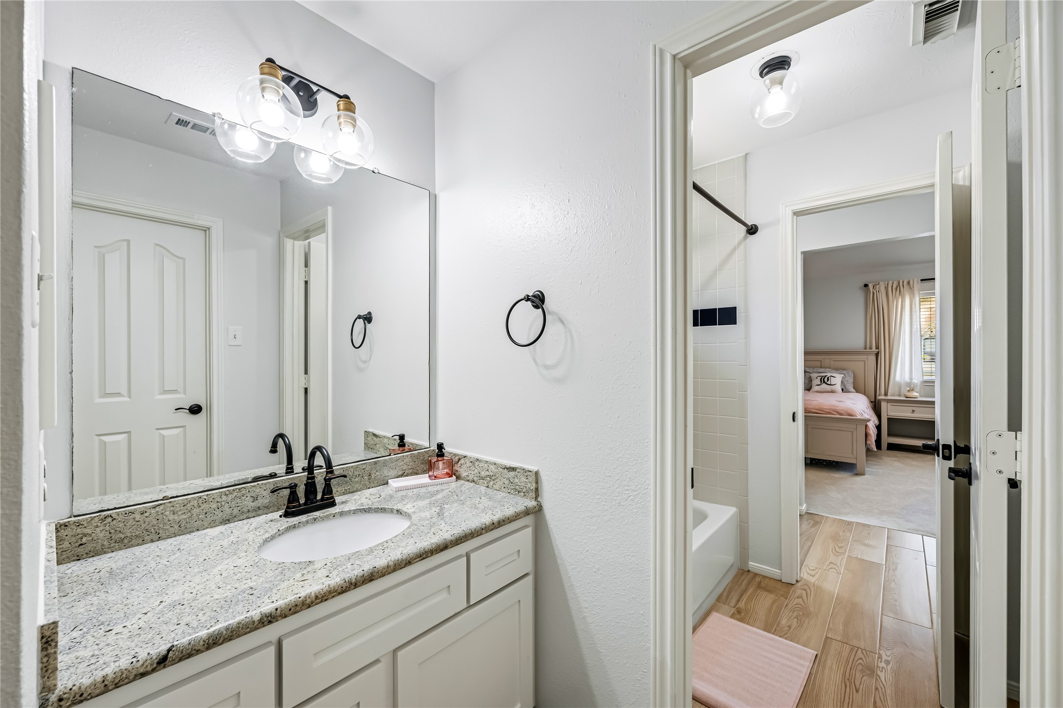 136 S Goldenvine Circle, The Woodlands, TX 77382