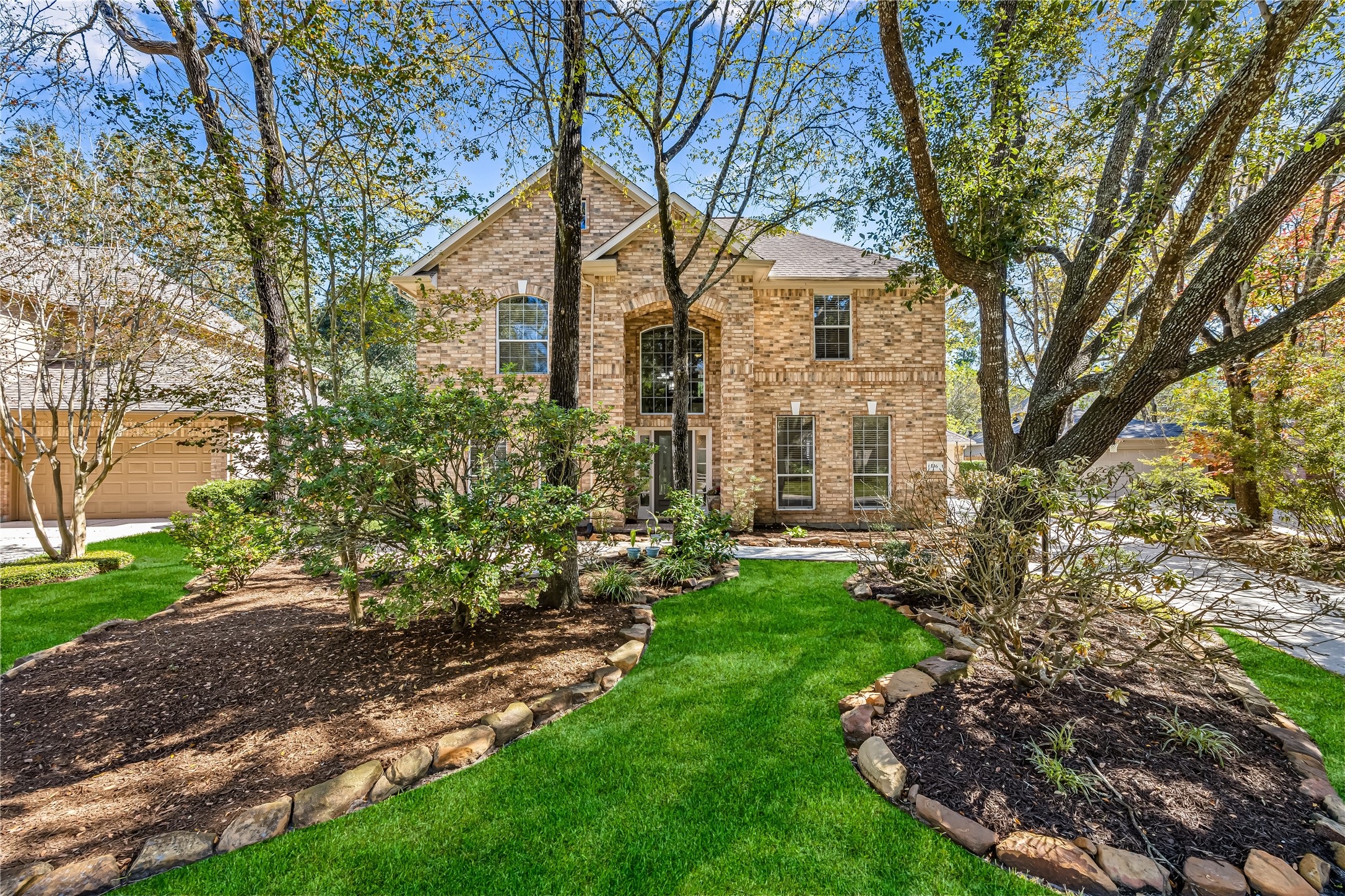 136 S Goldenvine Circle, The Woodlands, TX 77382