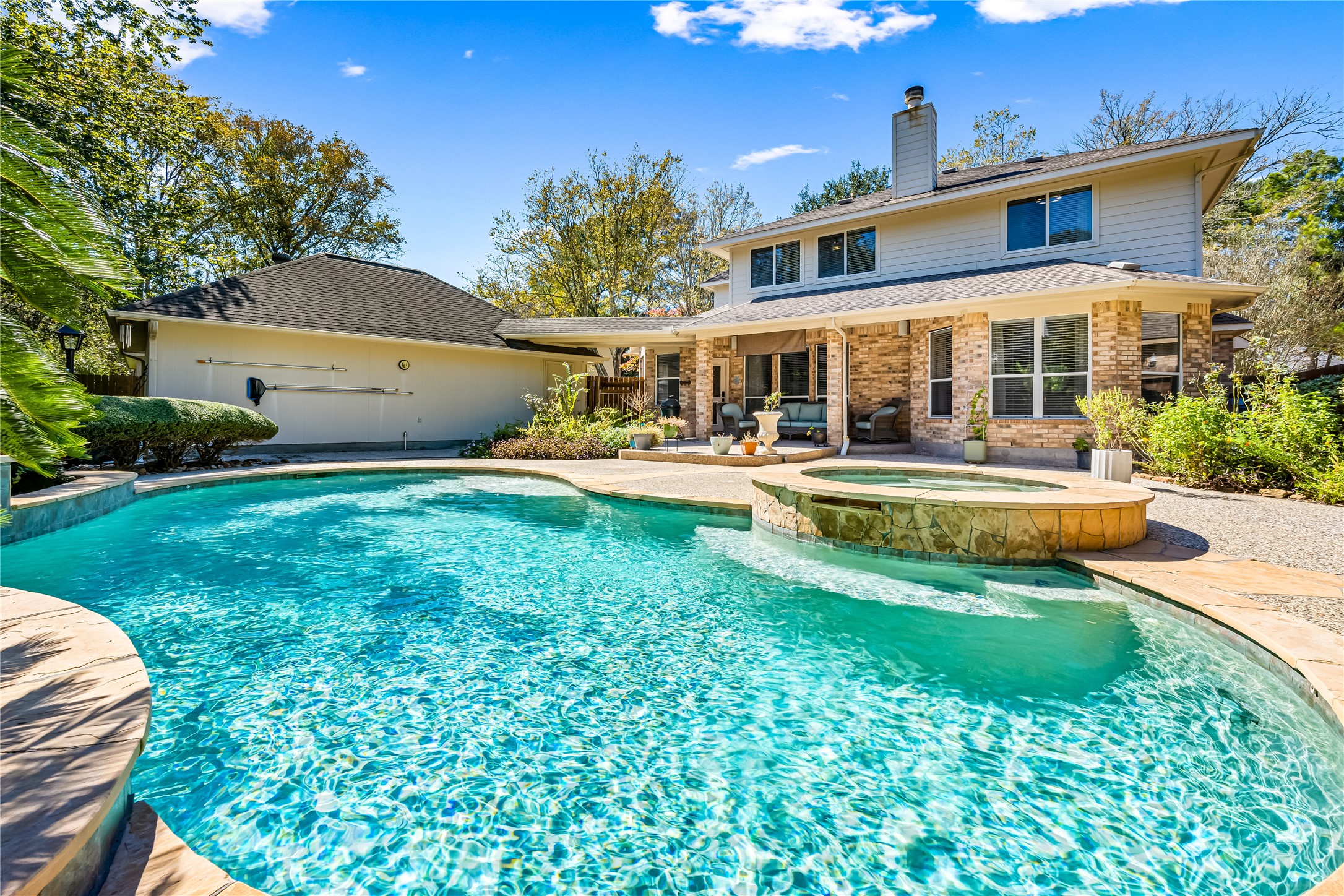 136 S Goldenvine Circle, The Woodlands, TX 77382