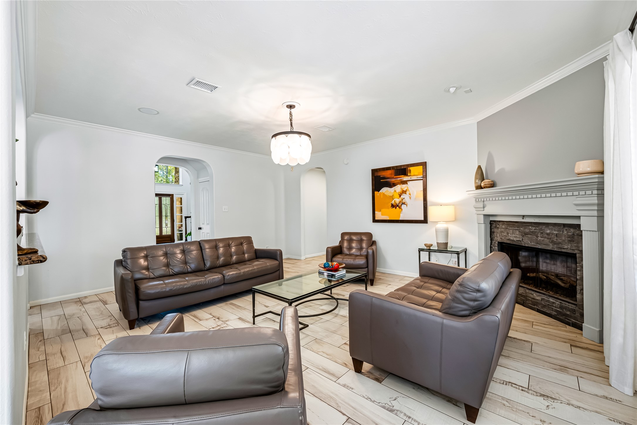 136 S Goldenvine Circle, The Woodlands, TX 77382