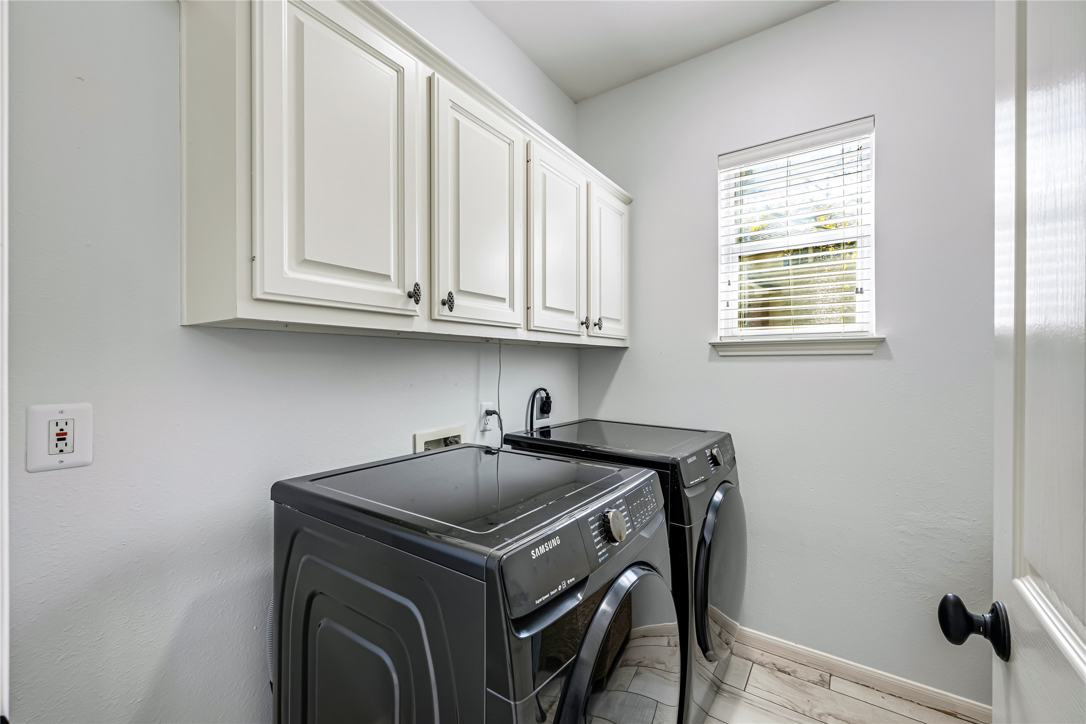 136 S Goldenvine Circle, The Woodlands, TX 77382
