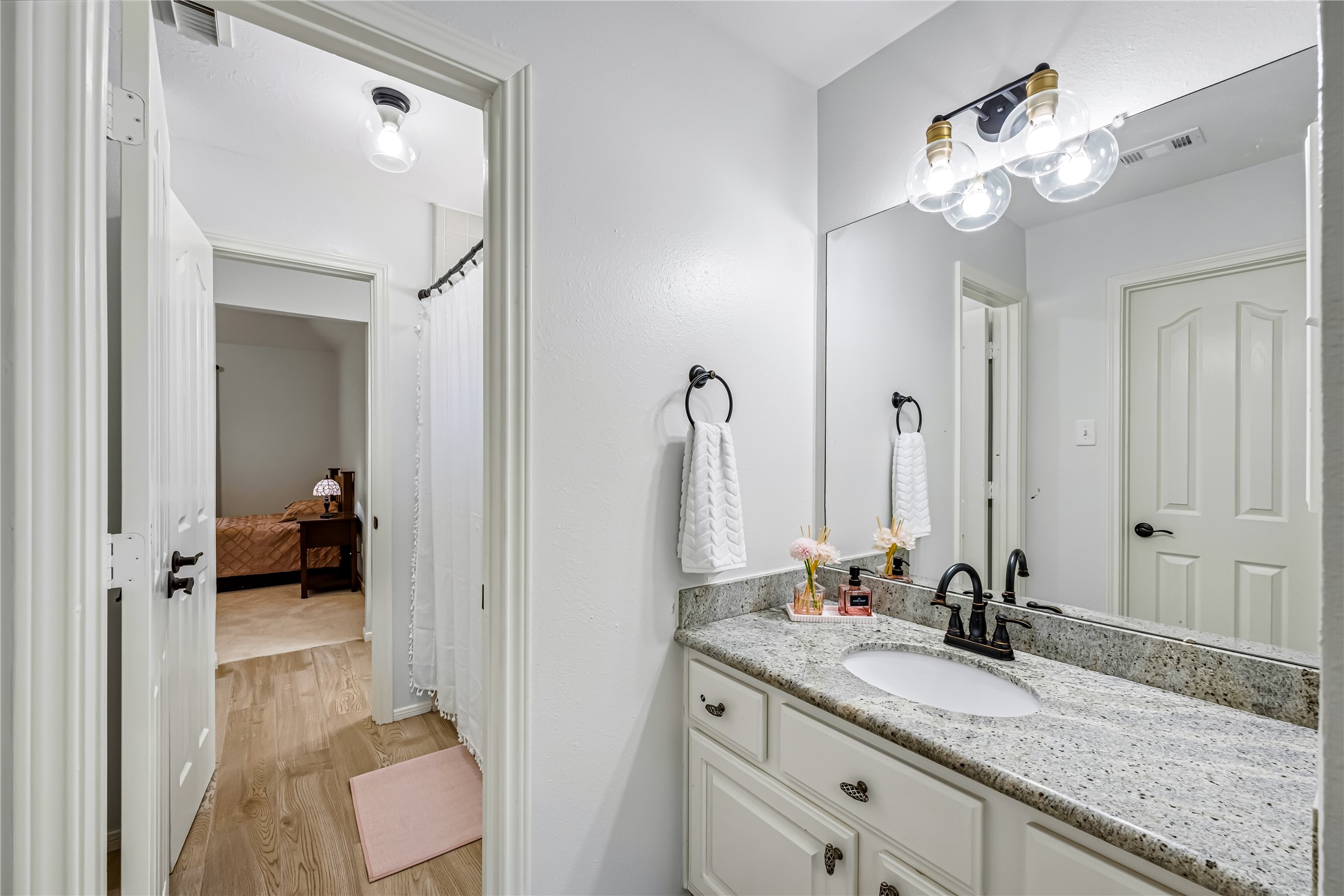 136 S Goldenvine Circle, The Woodlands, TX 77382
