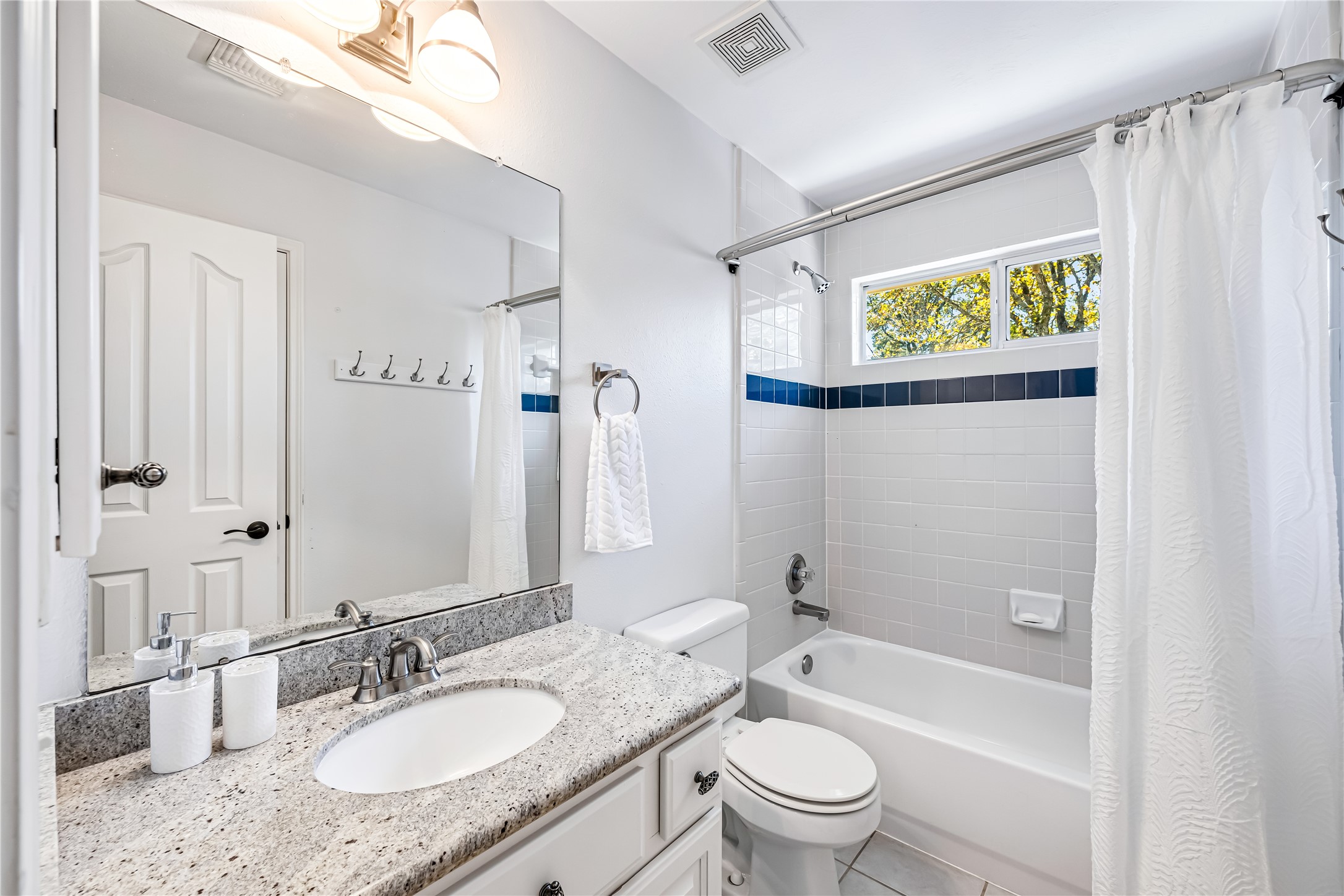 136 S Goldenvine Circle, The Woodlands, TX 77382