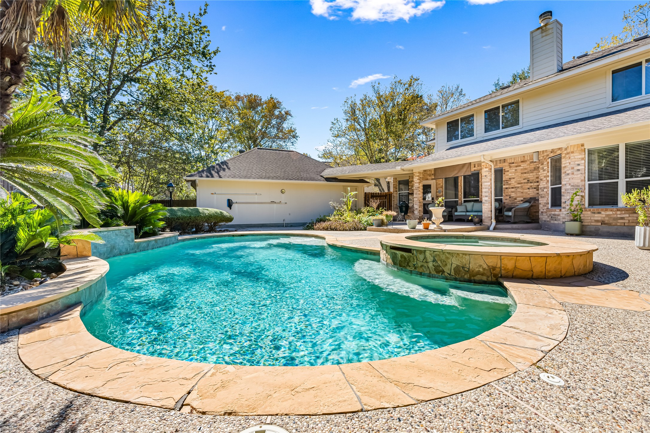 136 S Goldenvine Circle, The Woodlands, TX 77382